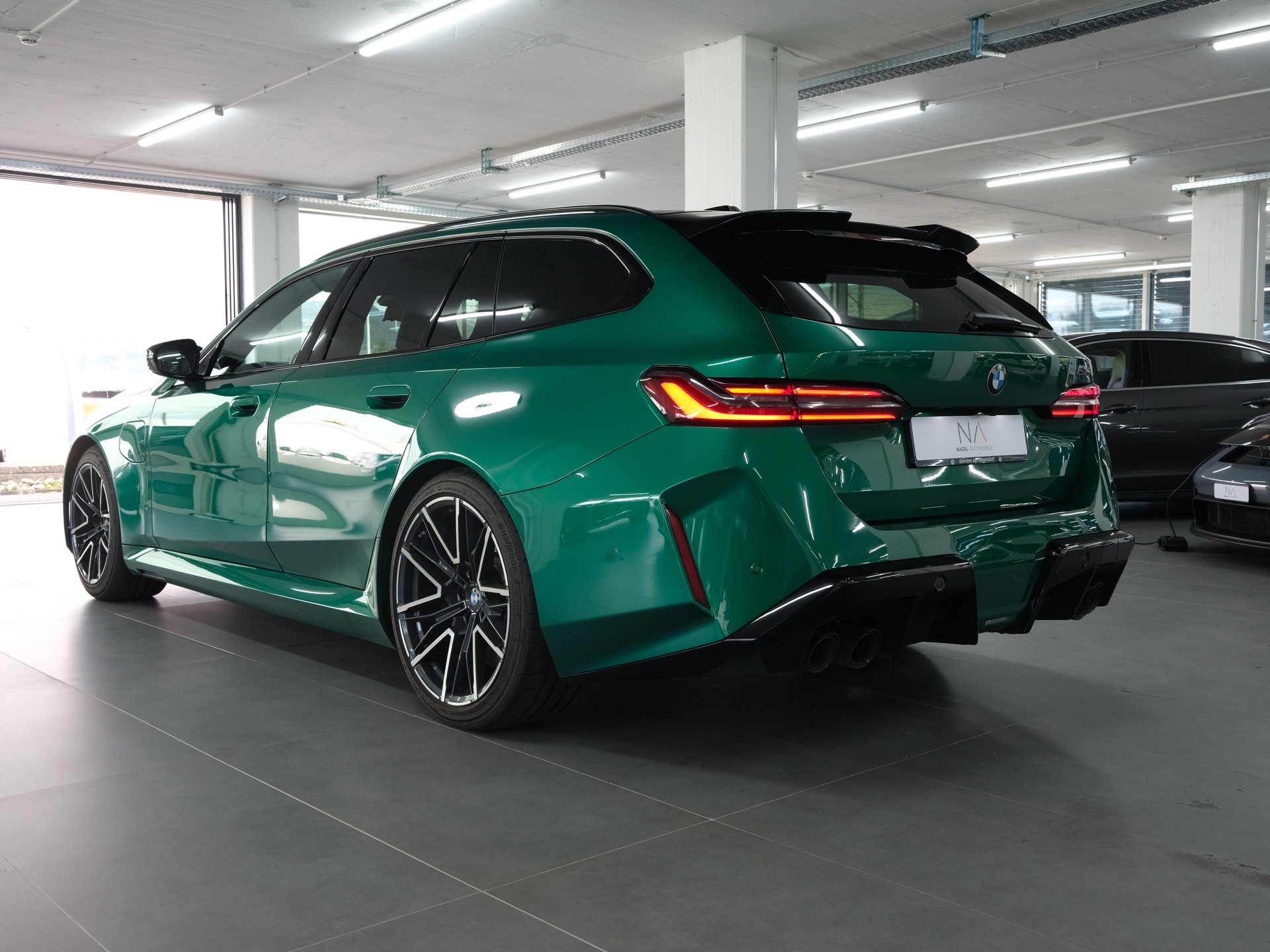 BMW M5 xDrive Touring *M-Performance* *Individual* *Werksgarantie*-image-5