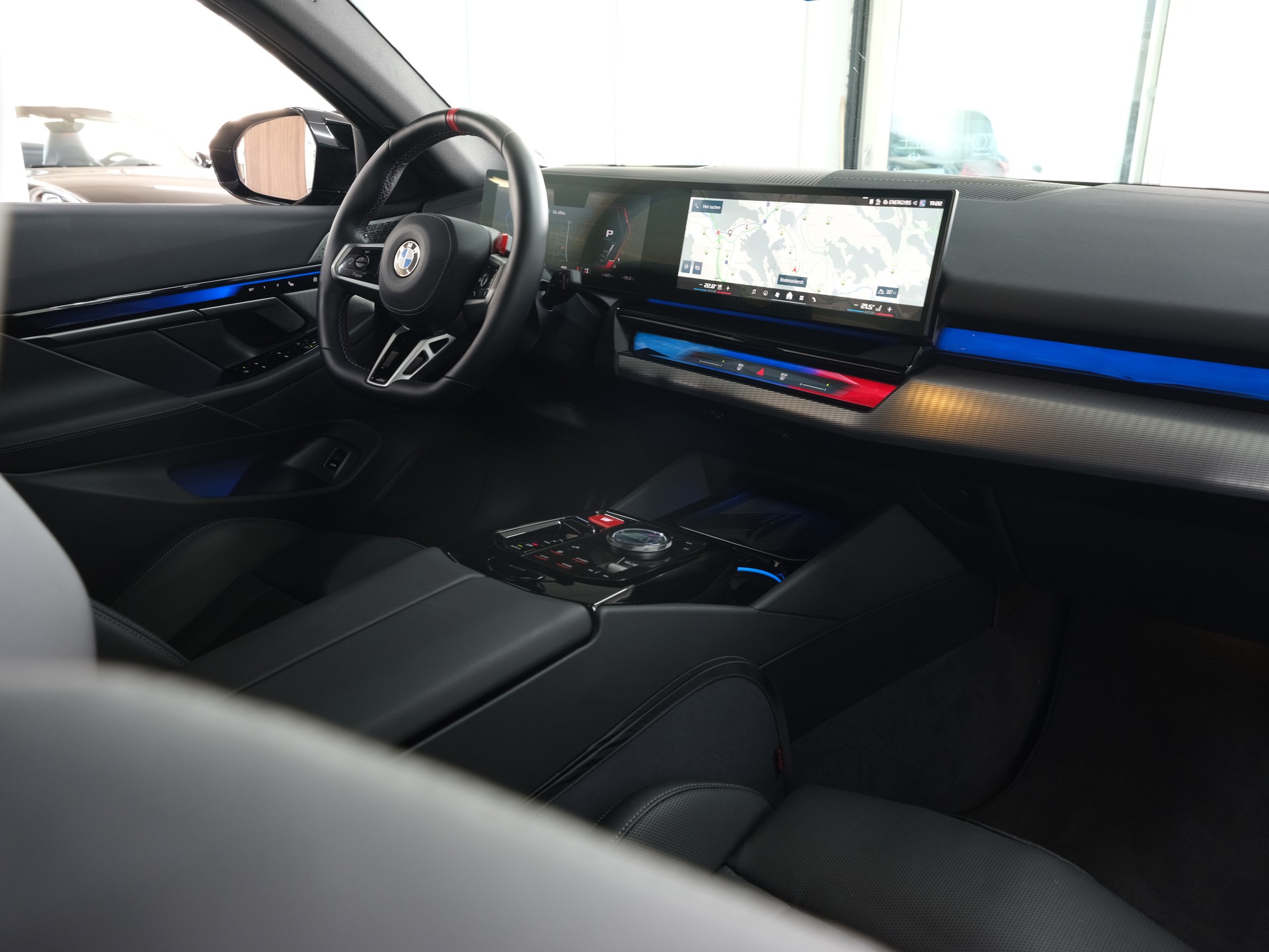 BMW M5 xDrive Touring *M-Performance* *Individual* *Werksgarantie*-image-30