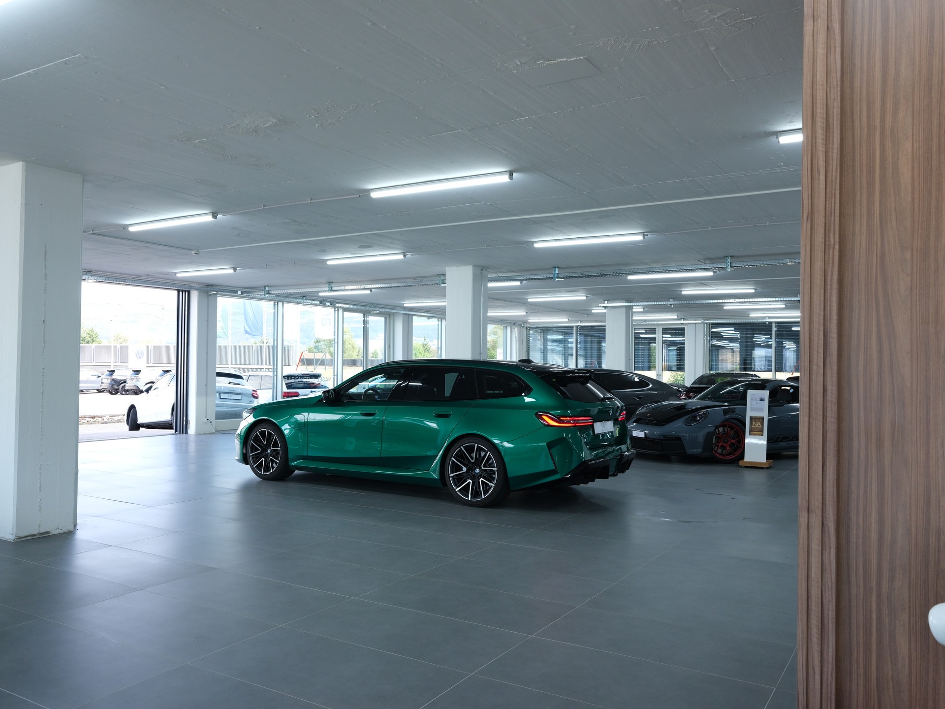 BMW M5 xDrive Touring *M-Performance* *Individual* *Werksgarantie*-image-17