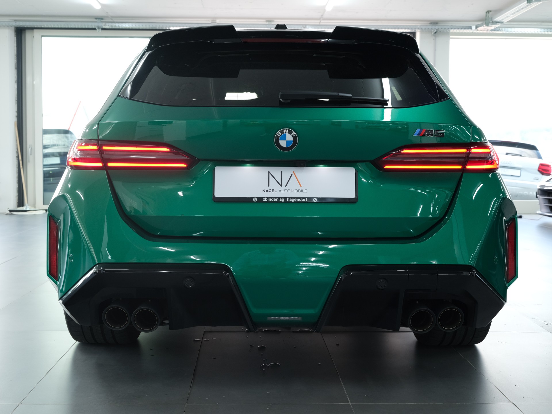 BMW M5 xDrive Touring *M-Performance* *Individual* *Werksgarantie*-image-3