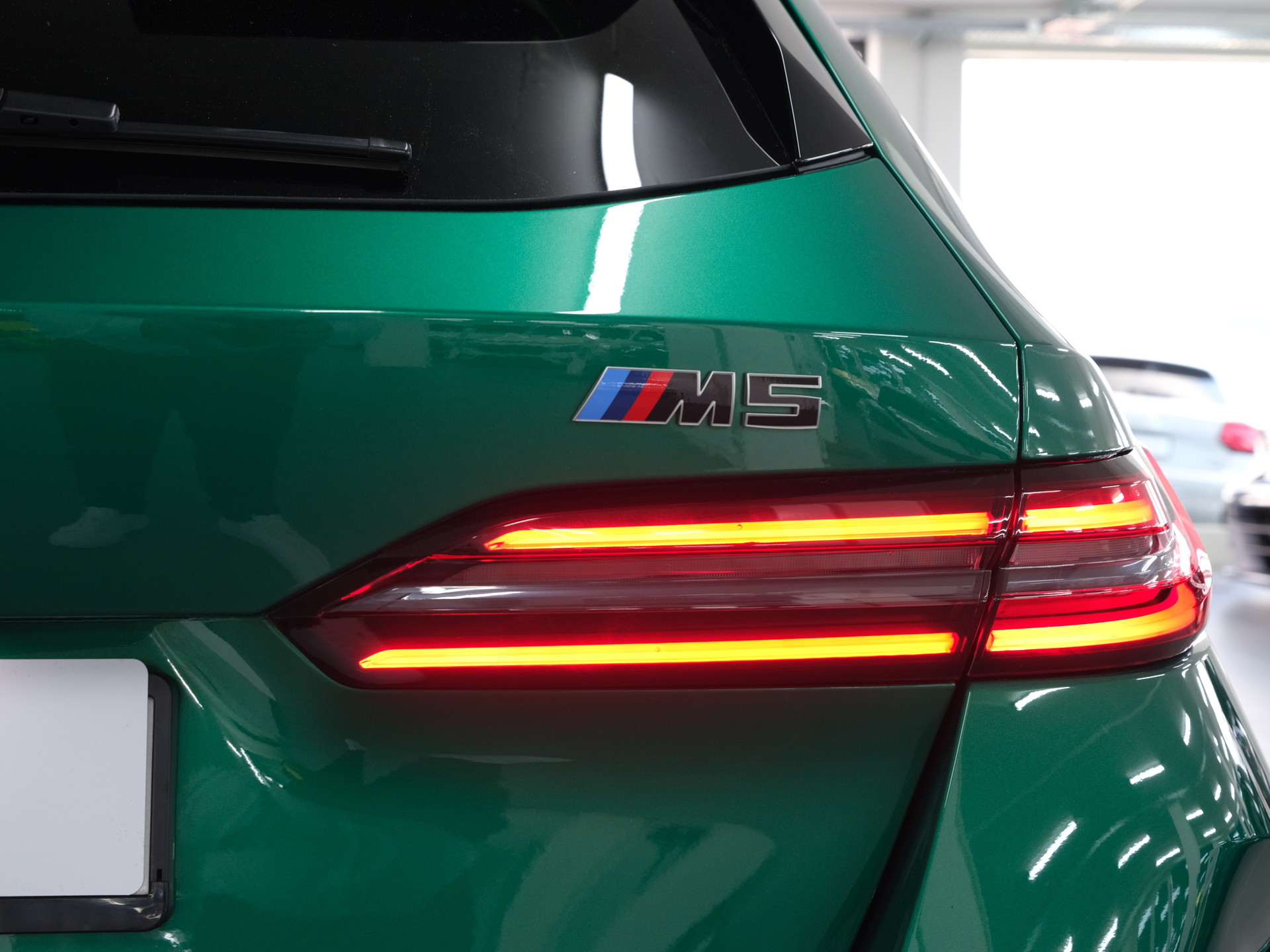 BMW M5 xDrive Touring *M-Performance* *Individual* *Werksgarantie*-image-16