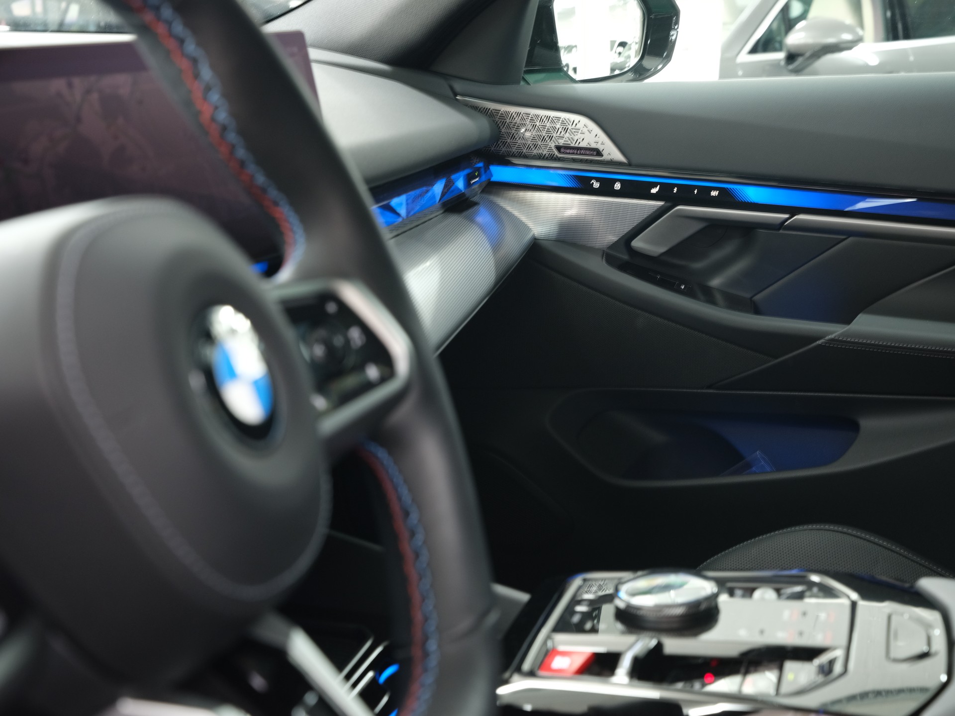 BMW M5 xDrive Touring *M-Performance* *Individual* *Werksgarantie*-image-24