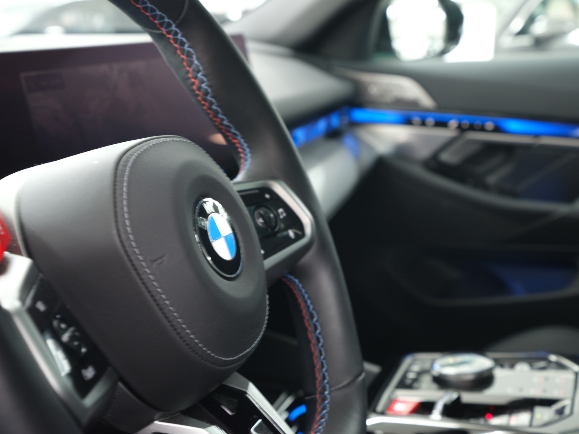 BMW M5 xDrive Touring *M-Performance* *Individual* *Werksgarantie*-image-23