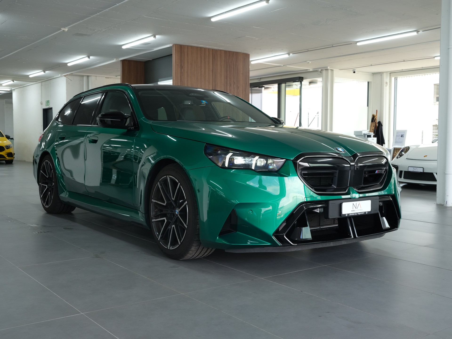 BMW M5 xDrive Touring *M-Performance* *Individual* *Werksgarantie*-image-1