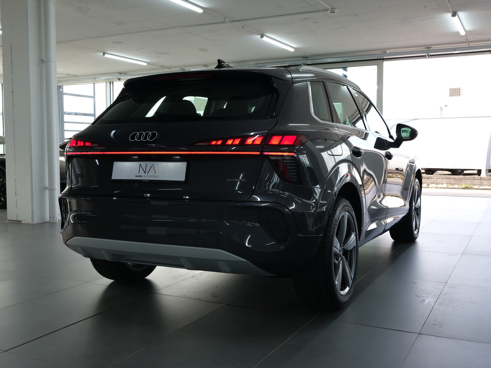 AUDI Q3 SUV TFSI quattro 150 kW S tronic *Werksgarantie* *1.Hand* *Neuwagen*-image-2