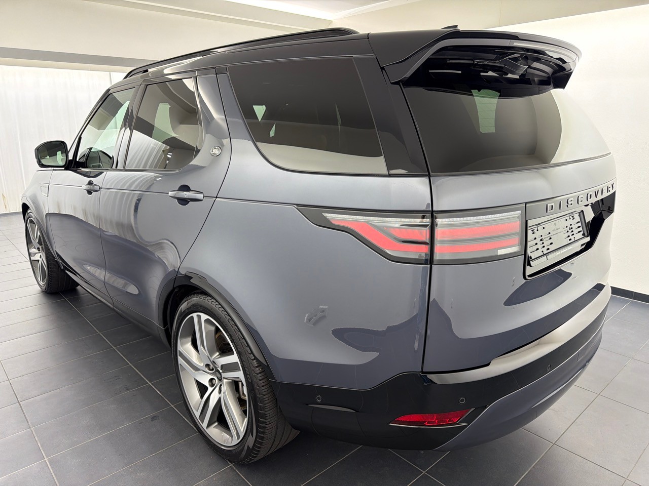 LAND ROVER Disco 3.0D I6 350 Dyn HSE-image-1