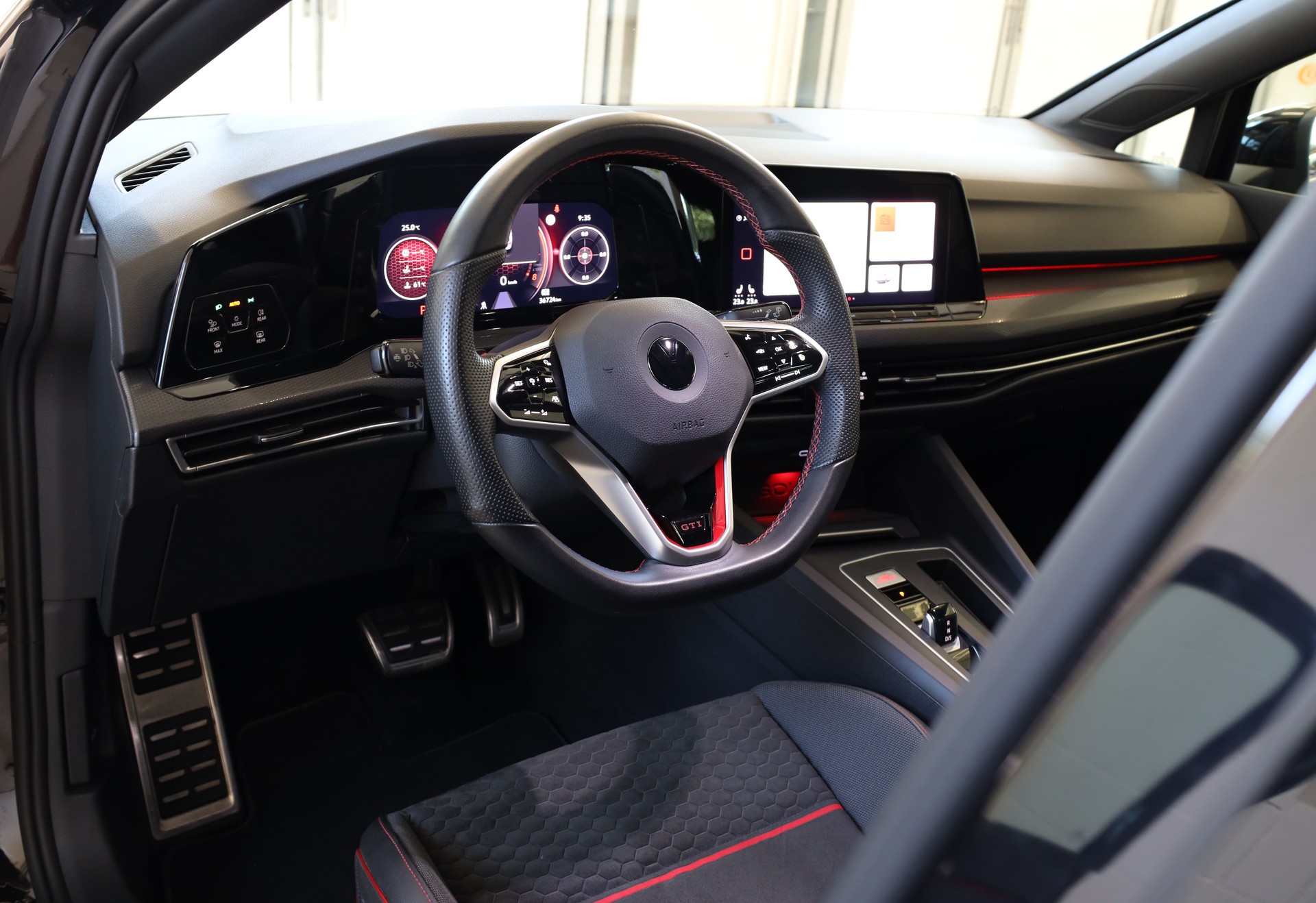 VW Golf 2.0 TSI GTI Clubsport DSG-image-7