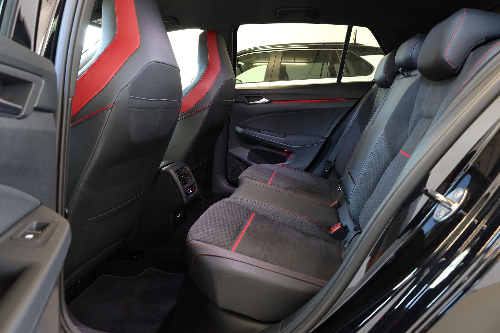 VW Golf 2.0 TSI GTI Clubsport DSG-image-16