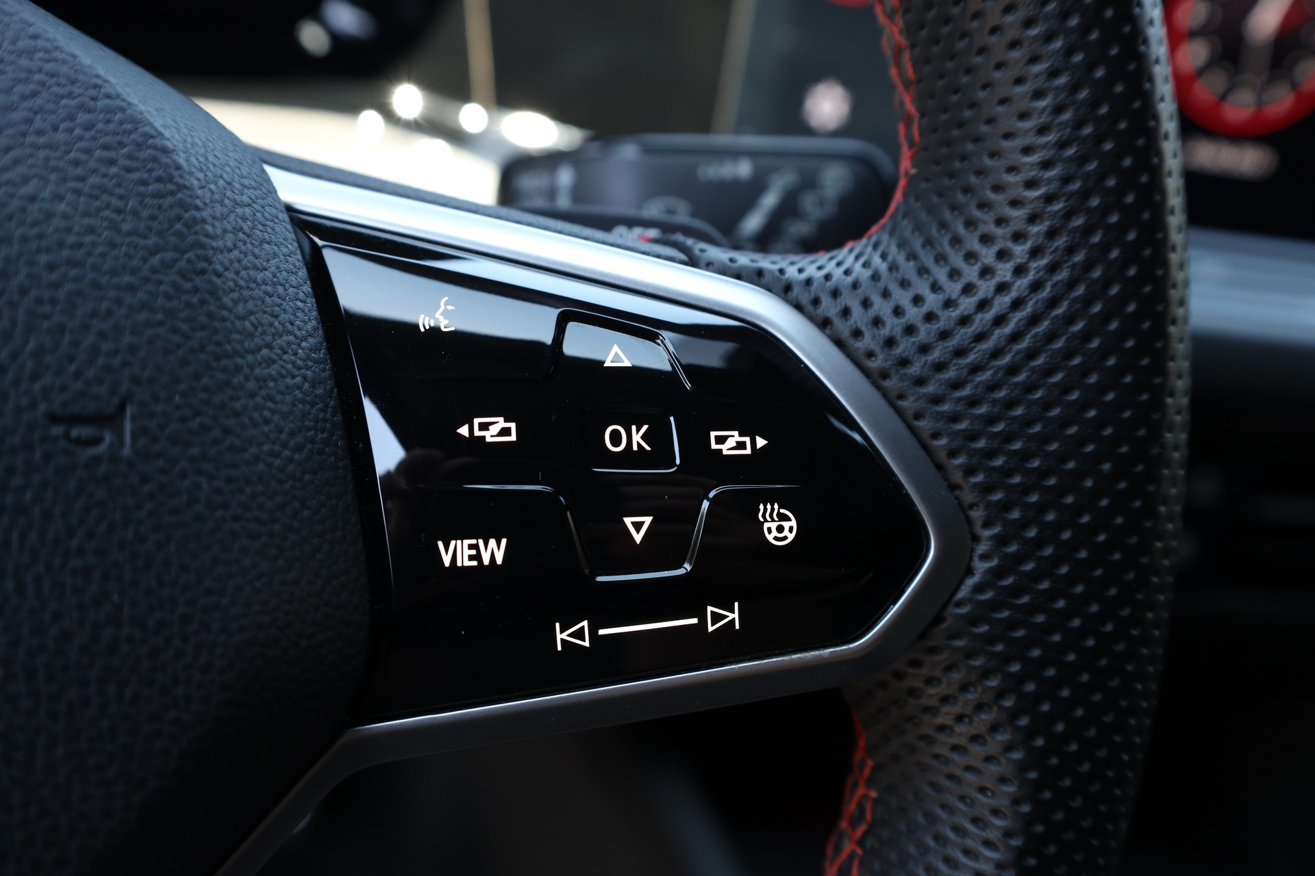 VW Golf 2.0 TSI GTI Clubsport DSG-image-13