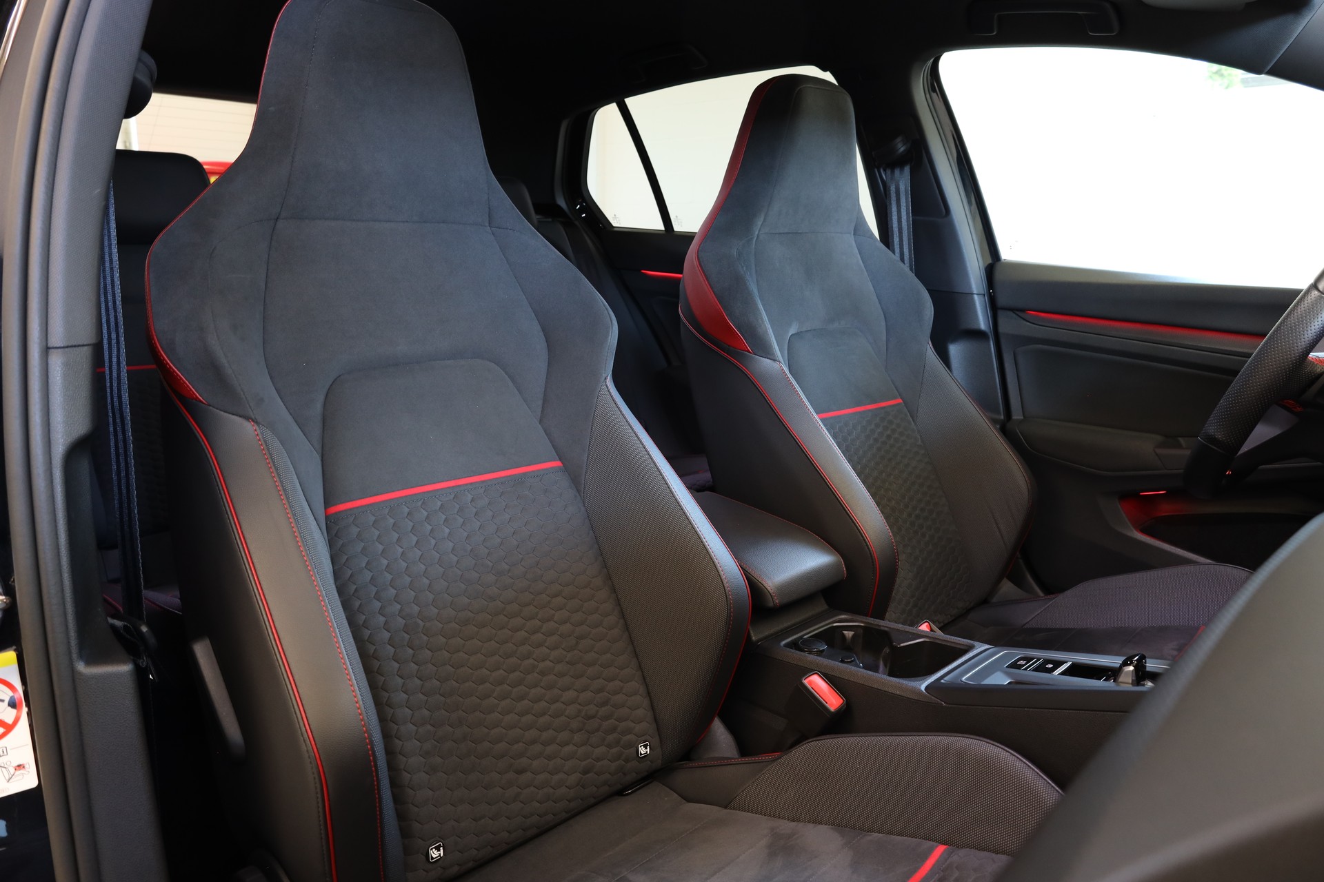 VW Golf 2.0 TSI GTI Clubsport DSG-image-18