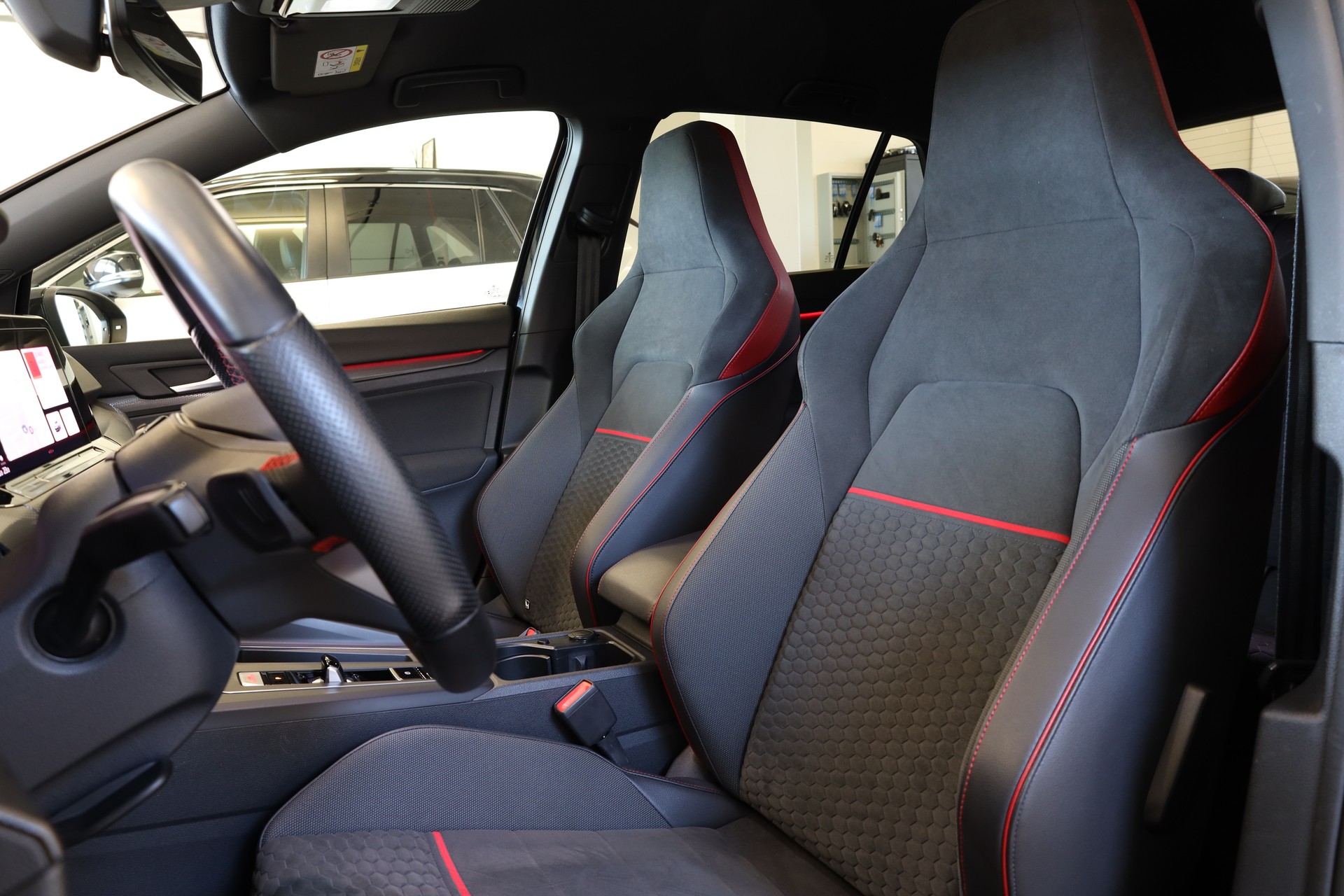 VW Golf 2.0 TSI GTI Clubsport DSG-image-11