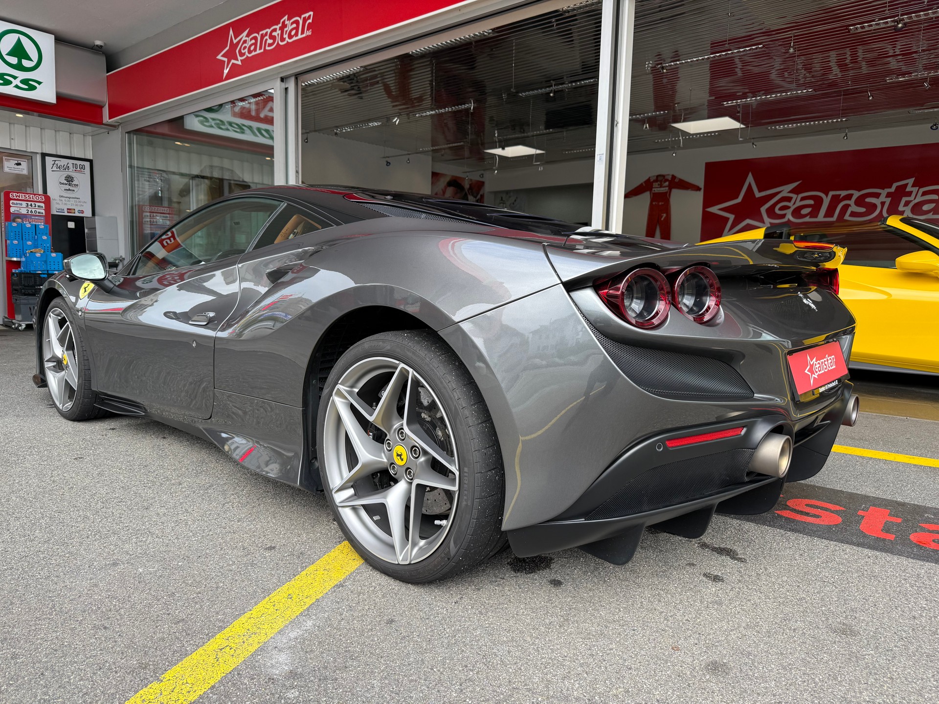 FERRARI F8 Tributo-image-2