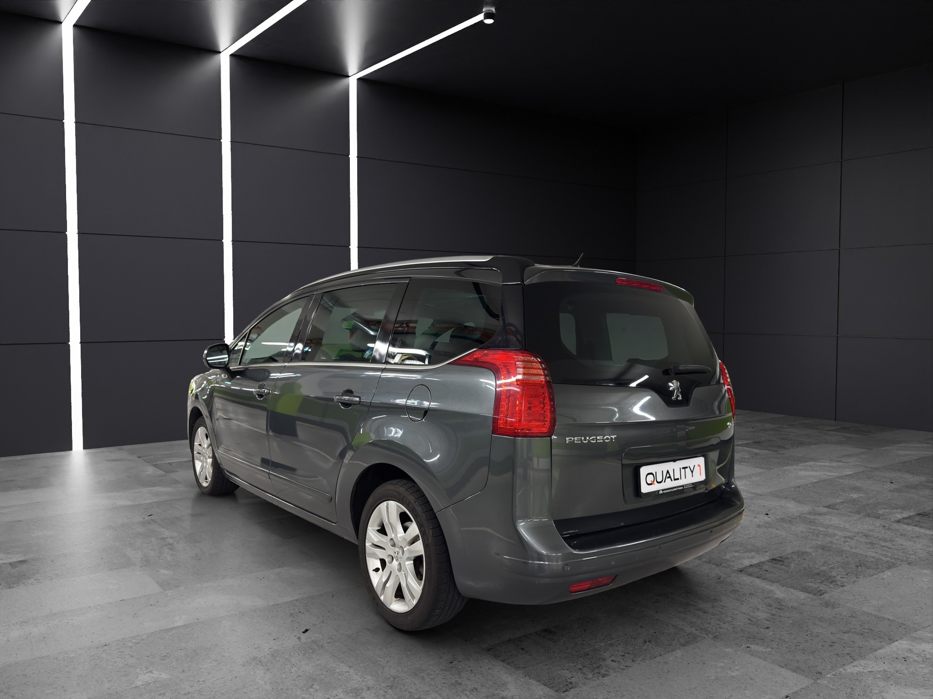 PEUGEOT 5008 1.6 16V T Sport Pack Automatic-image-5