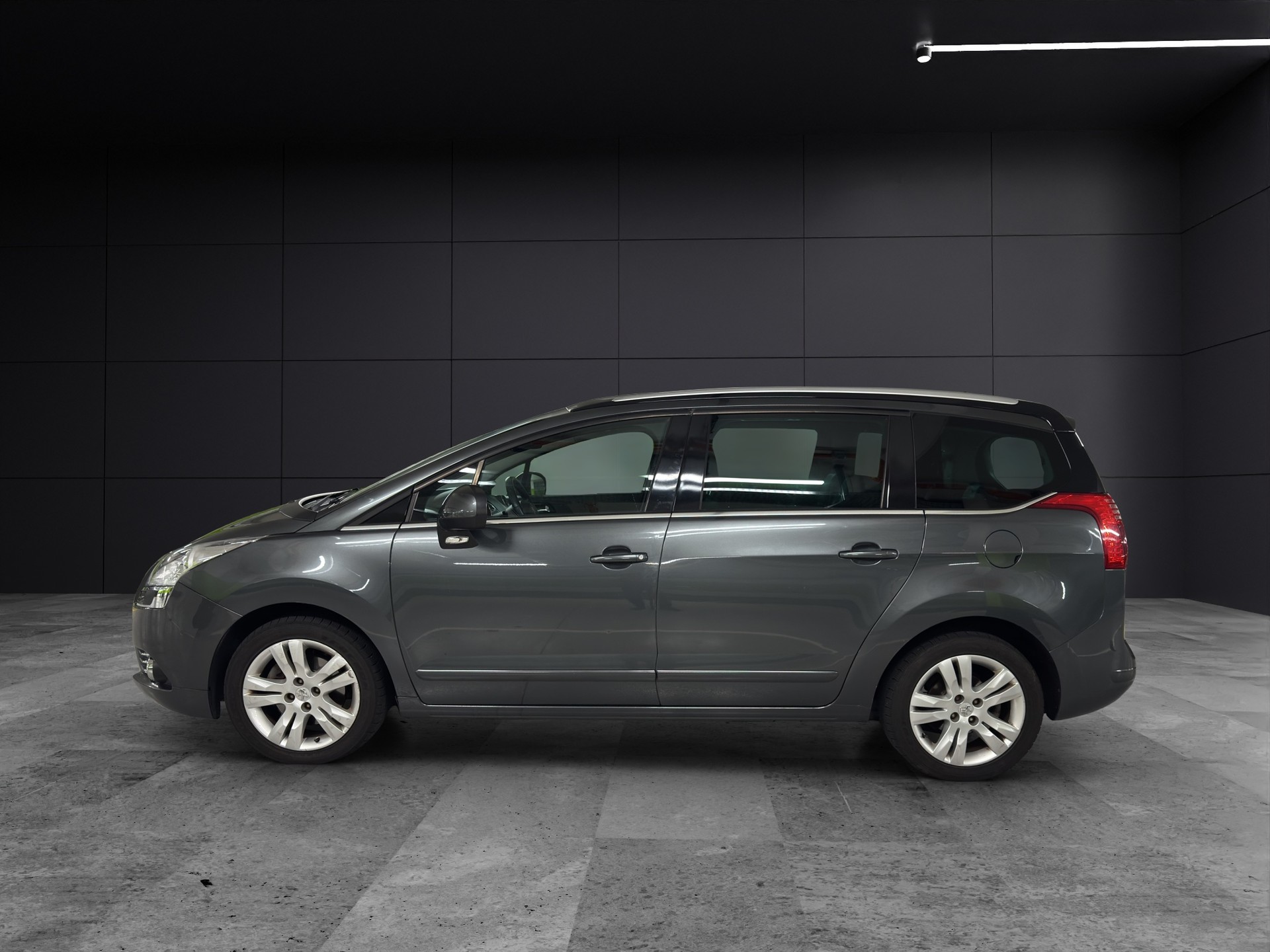 PEUGEOT 5008 1.6 16V T Sport Pack Automatic-image-6