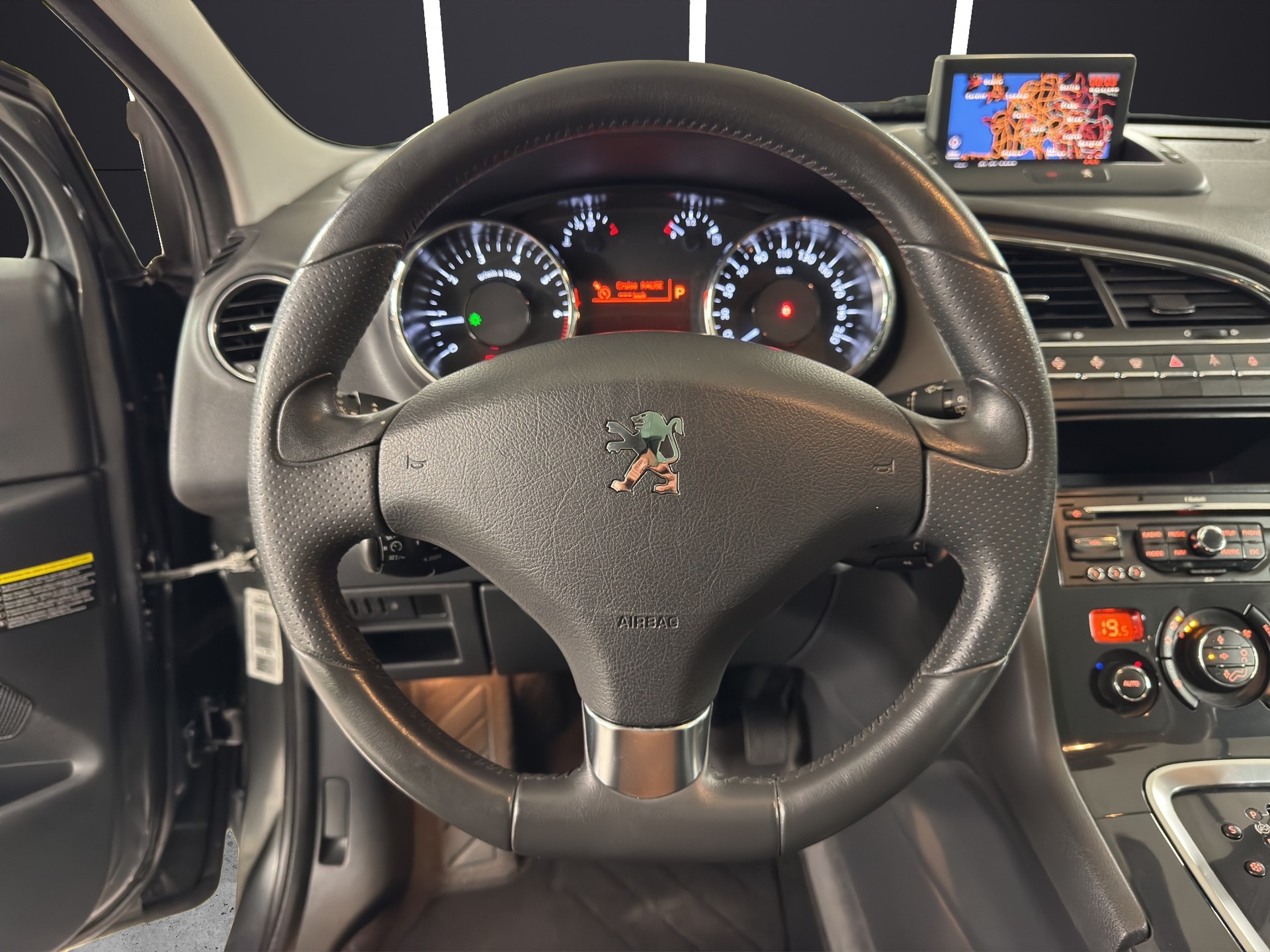 PEUGEOT 5008 1.6 16V T Sport Pack Automatic-image-10