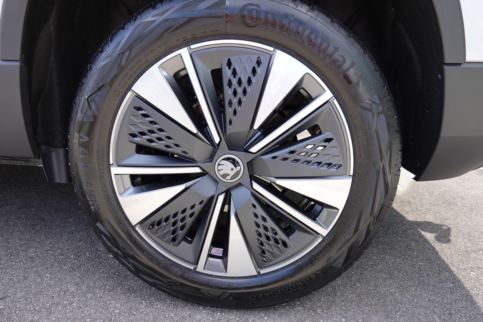 SKODA Karoq 1.5 TSI Dynamic DSG-image-16