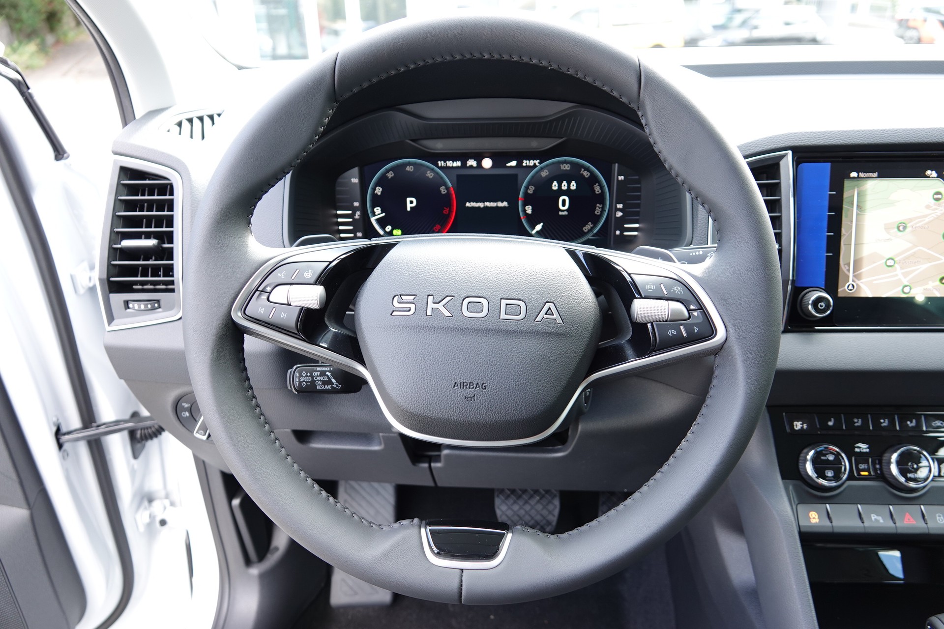 SKODA Karoq 1.5 TSI Dynamic DSG-image-11