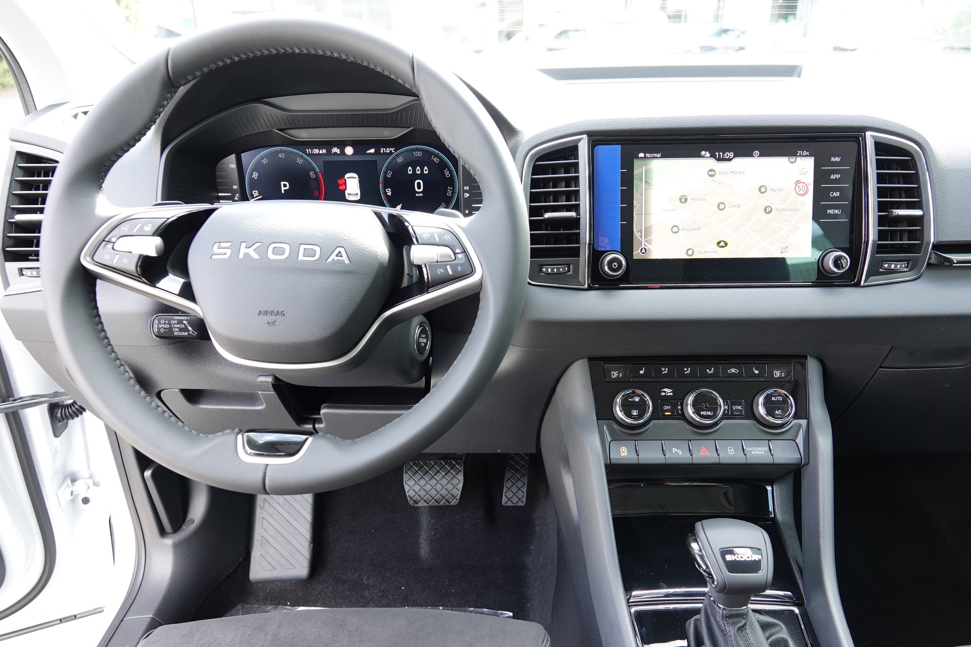 SKODA Karoq 1.5 TSI Dynamic DSG-image-10