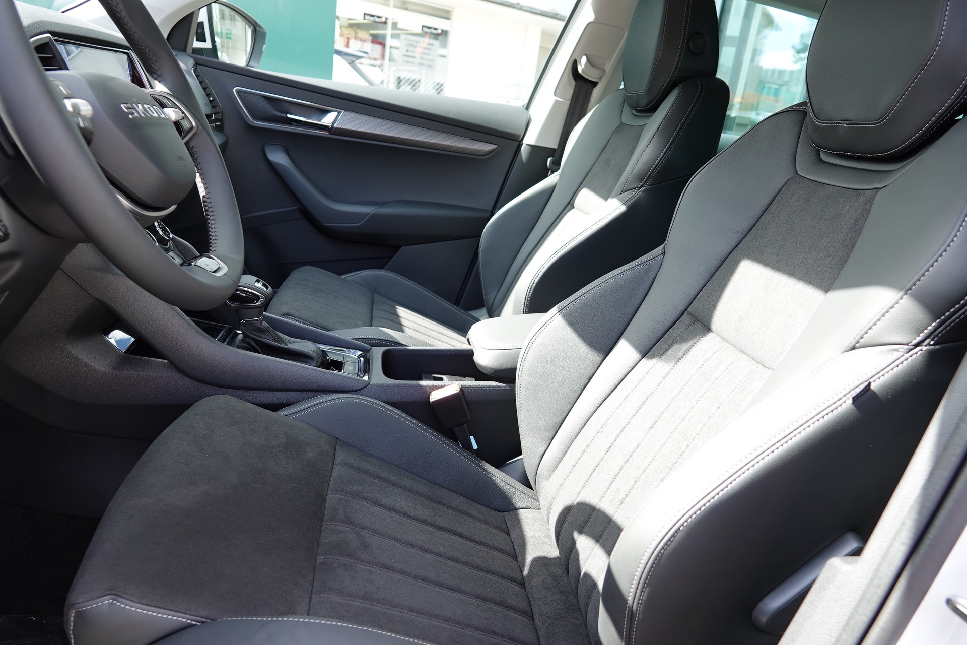 SKODA Karoq 1.5 TSI Dynamic DSG-image-9