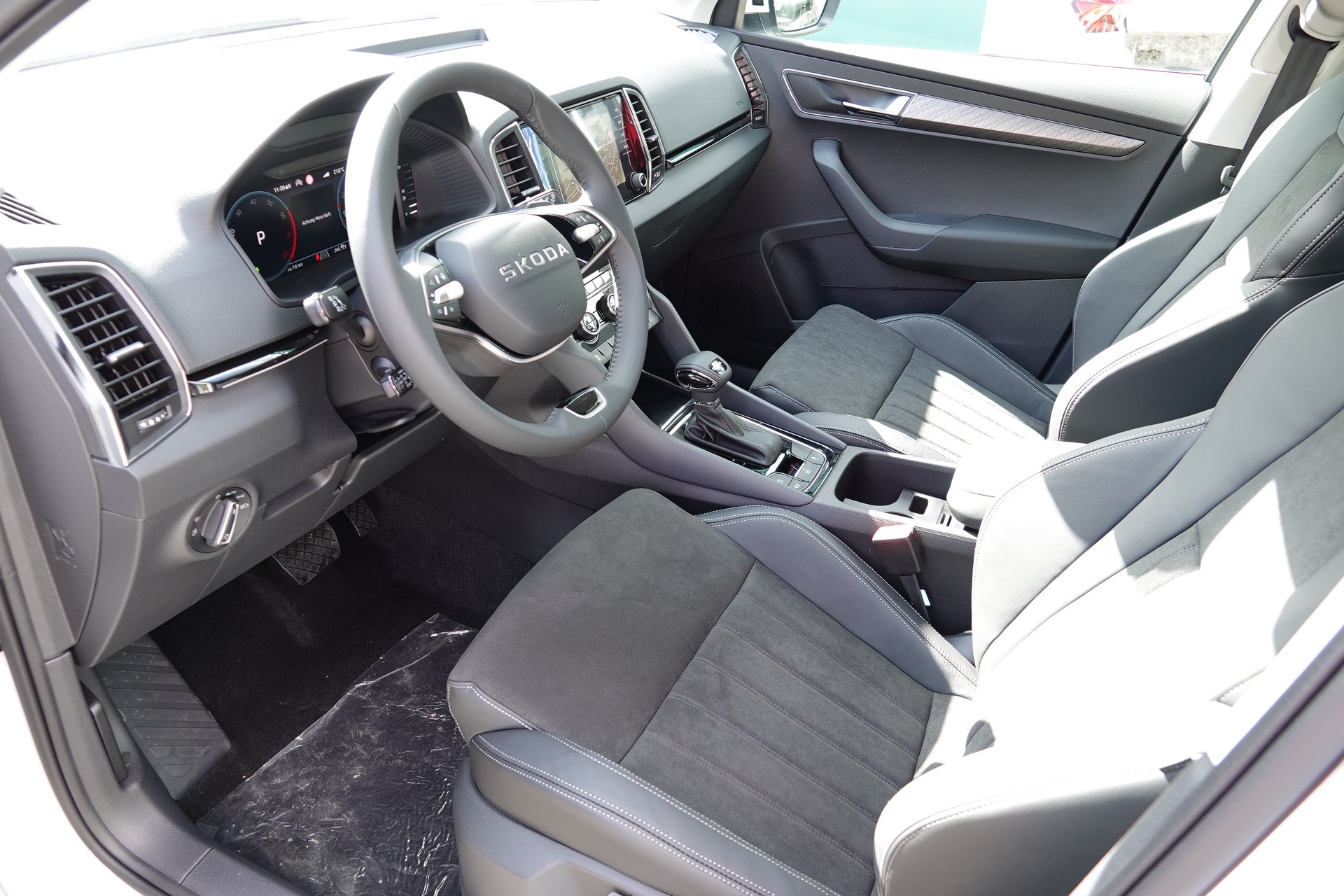 SKODA Karoq 1.5 TSI Dynamic DSG-image-8