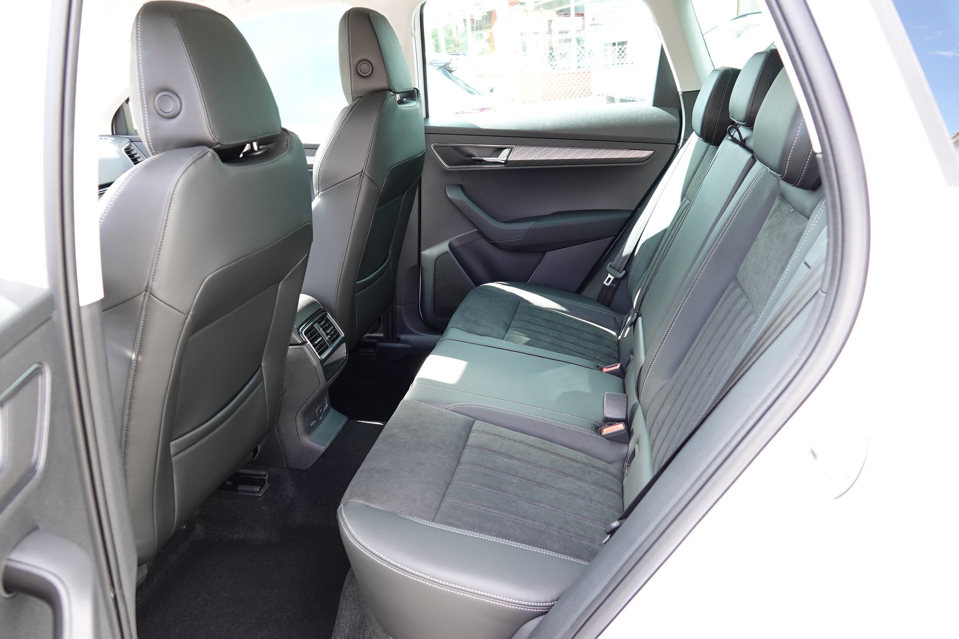 SKODA Karoq 1.5 TSI Dynamic DSG-image-13