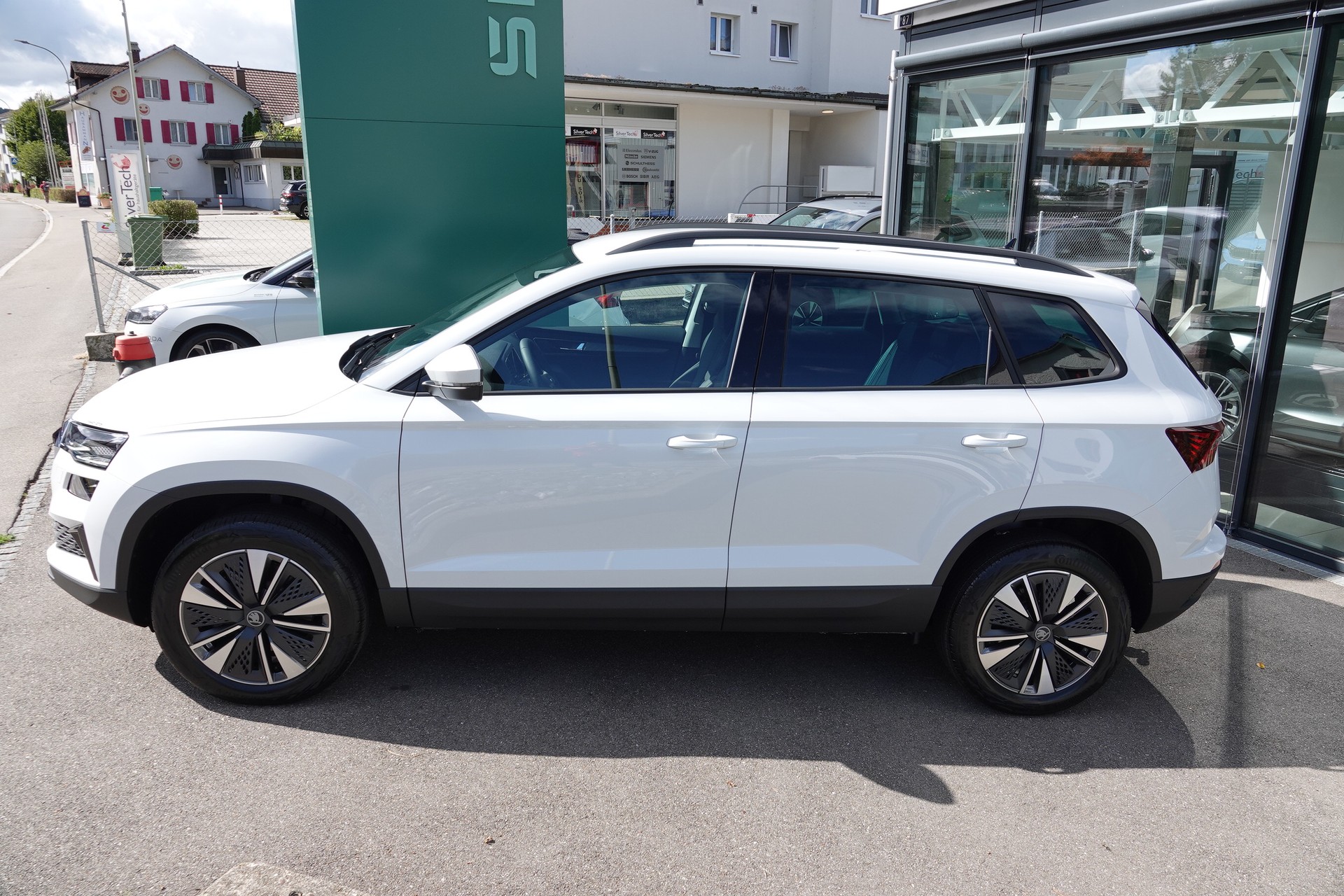 SKODA Karoq 1.5 TSI Dynamic DSG-image-4