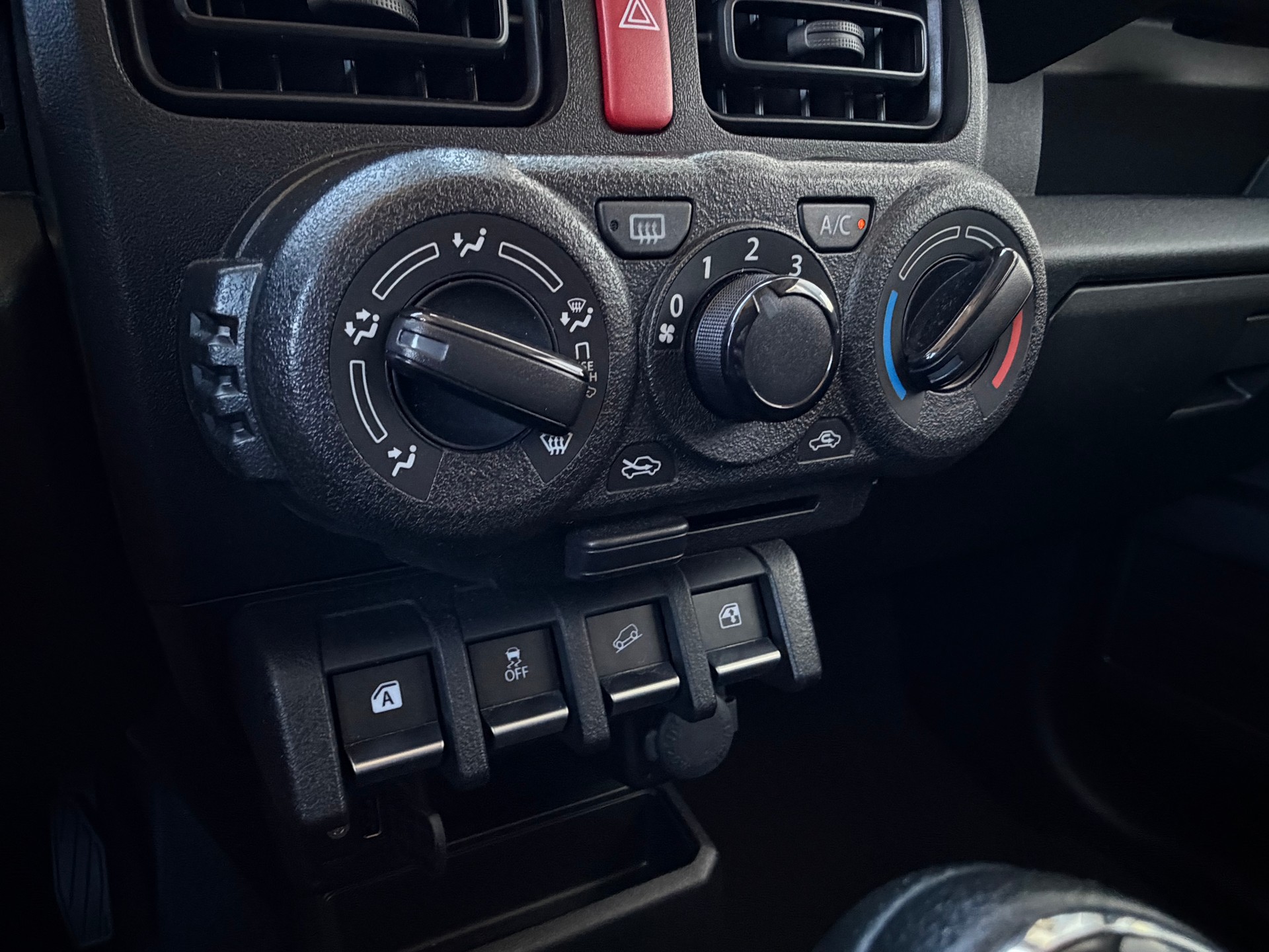 SUZUKI Jimny 1.5 Compact+ 4x4-image-10