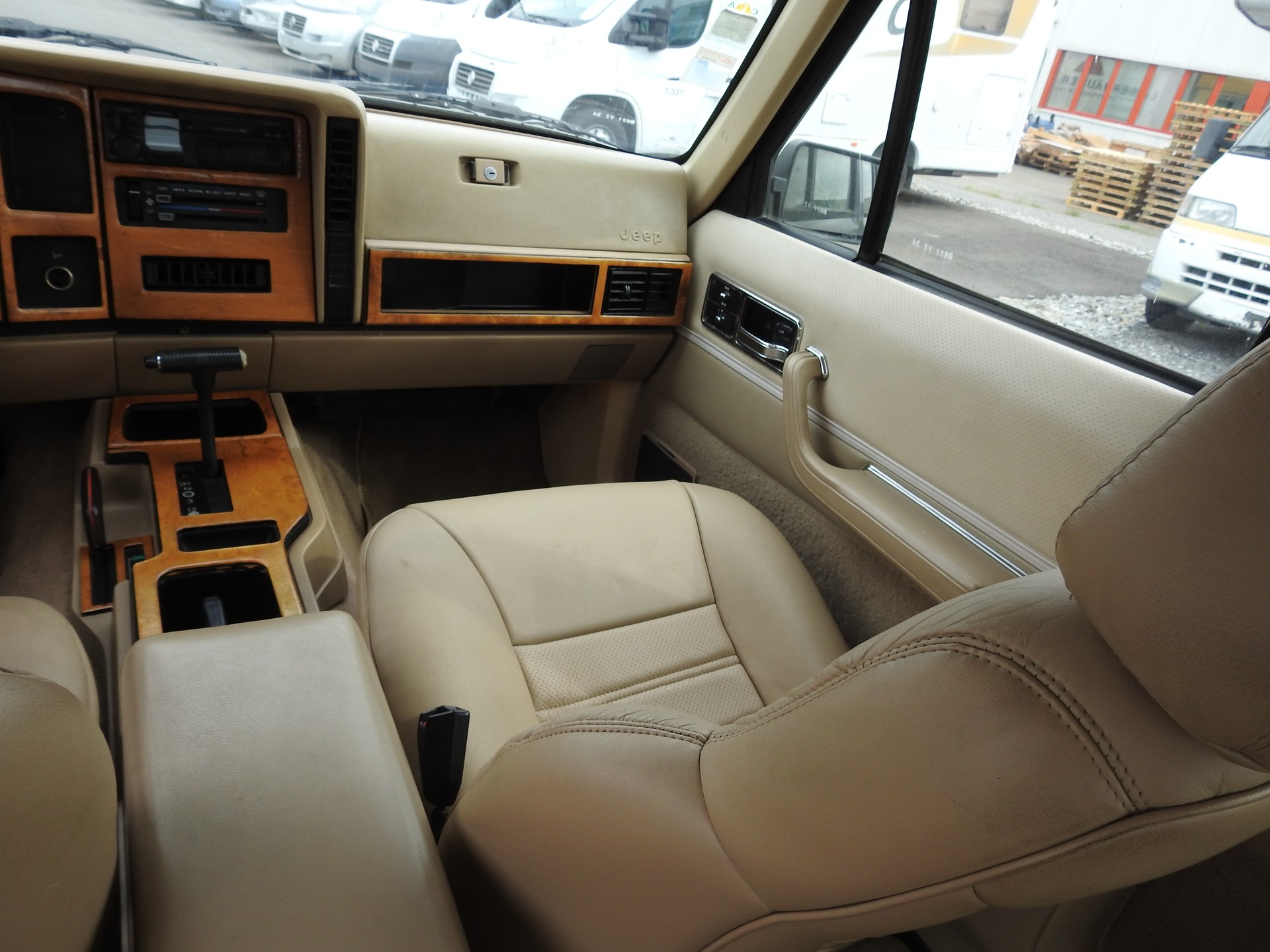 JEEP Cherokee 4.0 Country Club-image-19