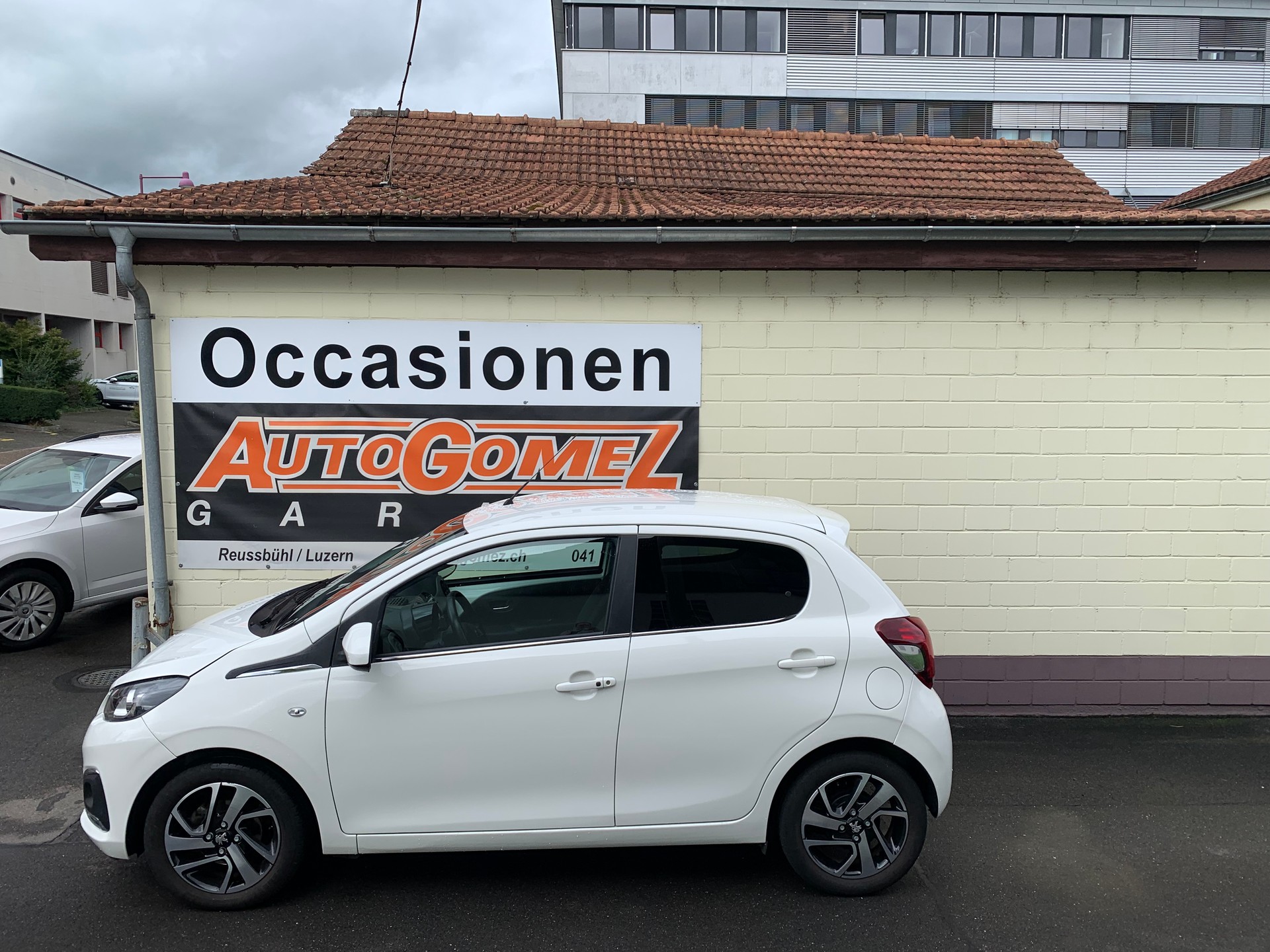 PEUGEOT 108 e-1.0 VTi Stop&Start Active Top-showroom-element-1