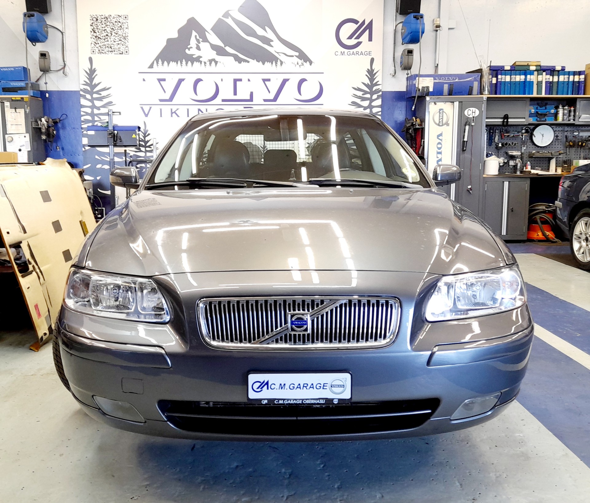 VOLVO V70 2.4D (D5) AWD Summum-image-1