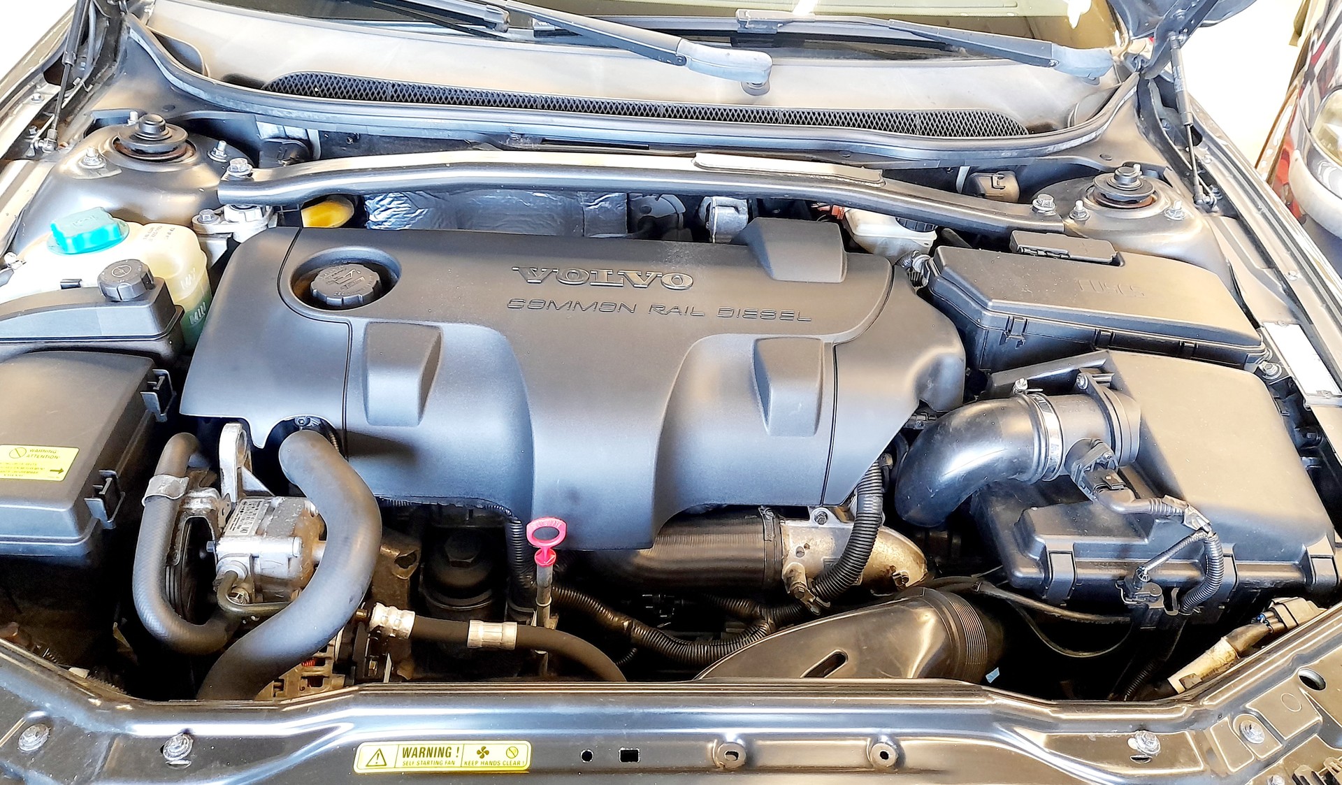 VOLVO V70 2.4D (D5) AWD Summum-image-8