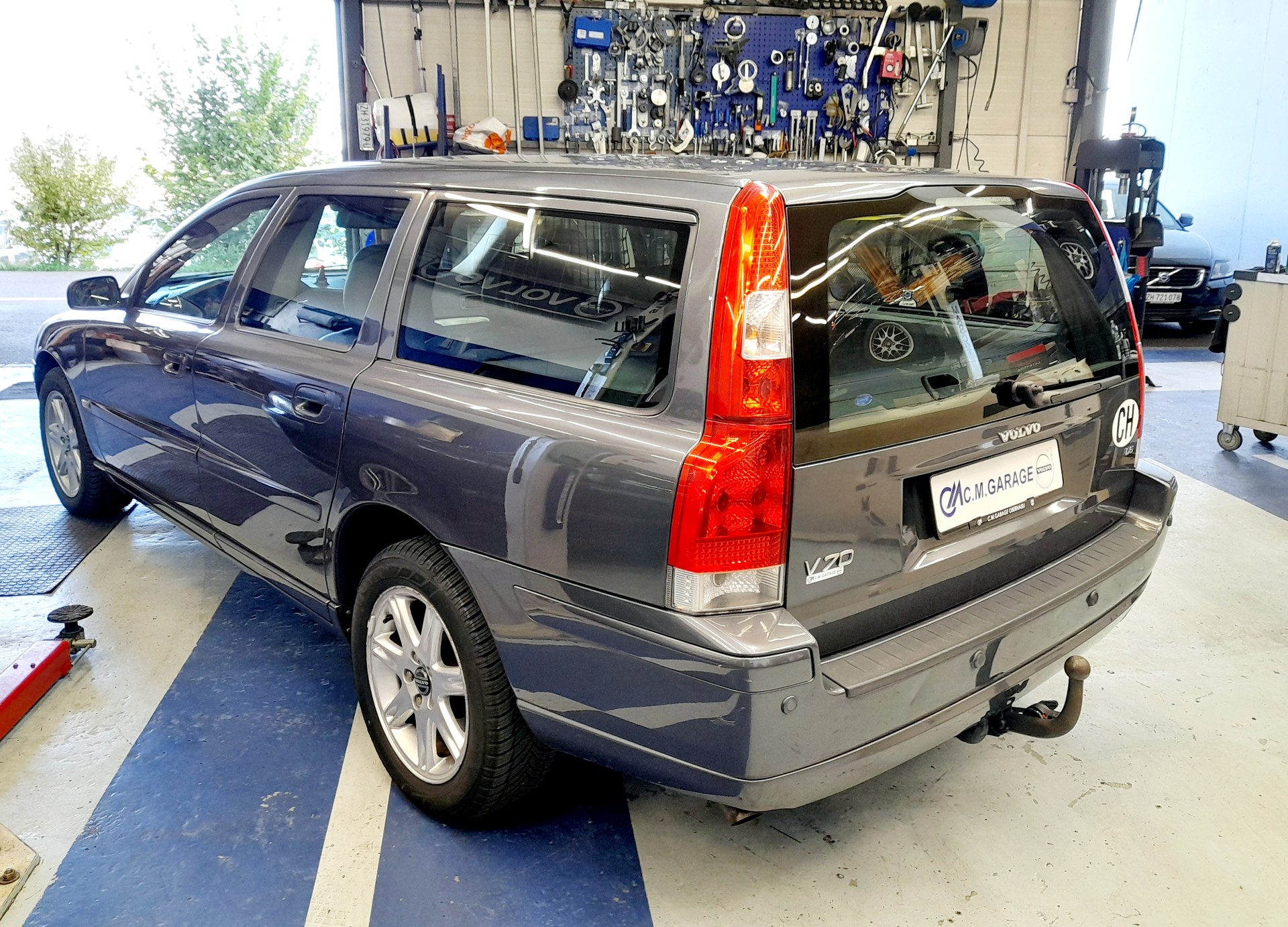 VOLVO V70 2.4D (D5) AWD Summum-image-3