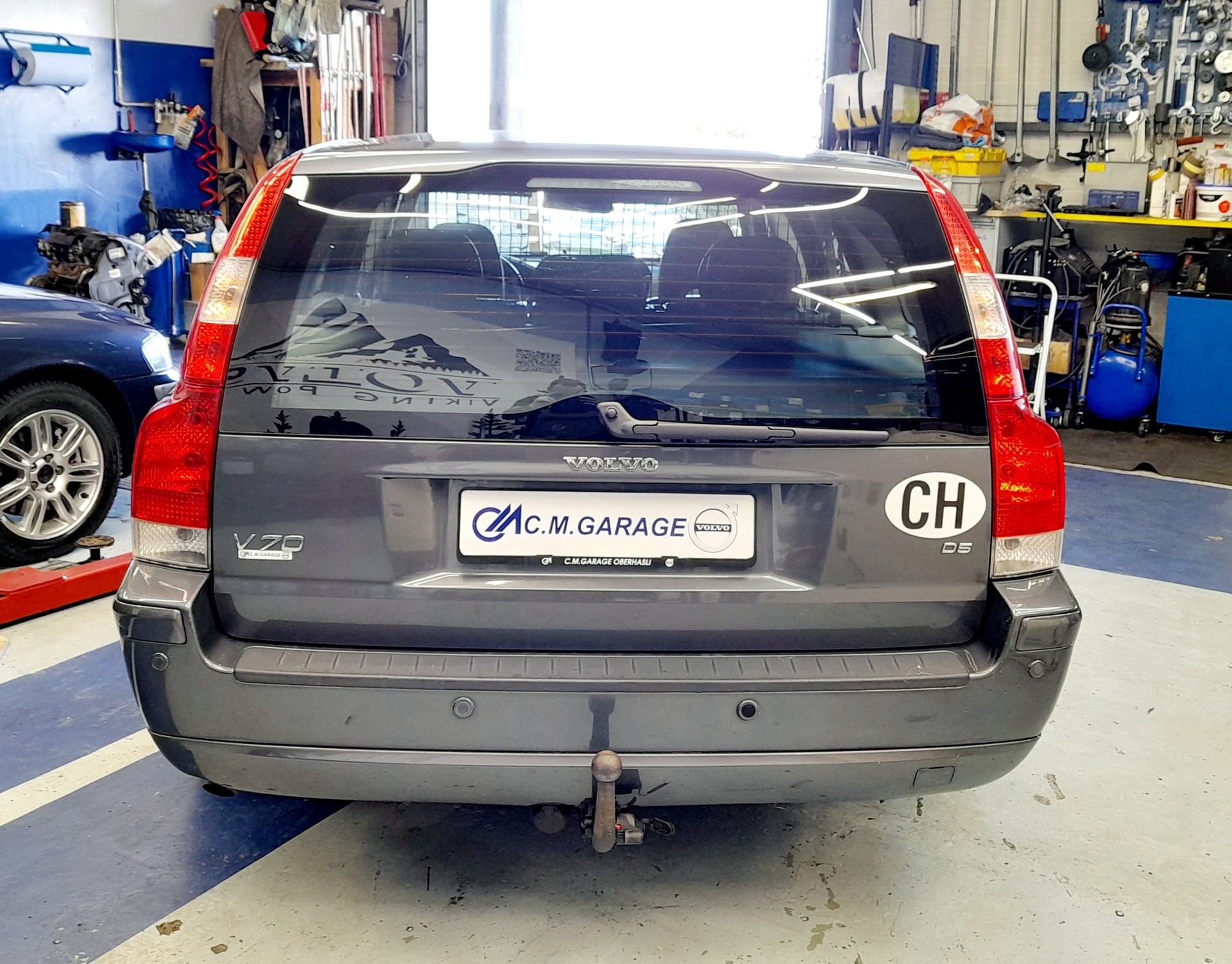 VOLVO V70 2.4D (D5) AWD Summum-image-4