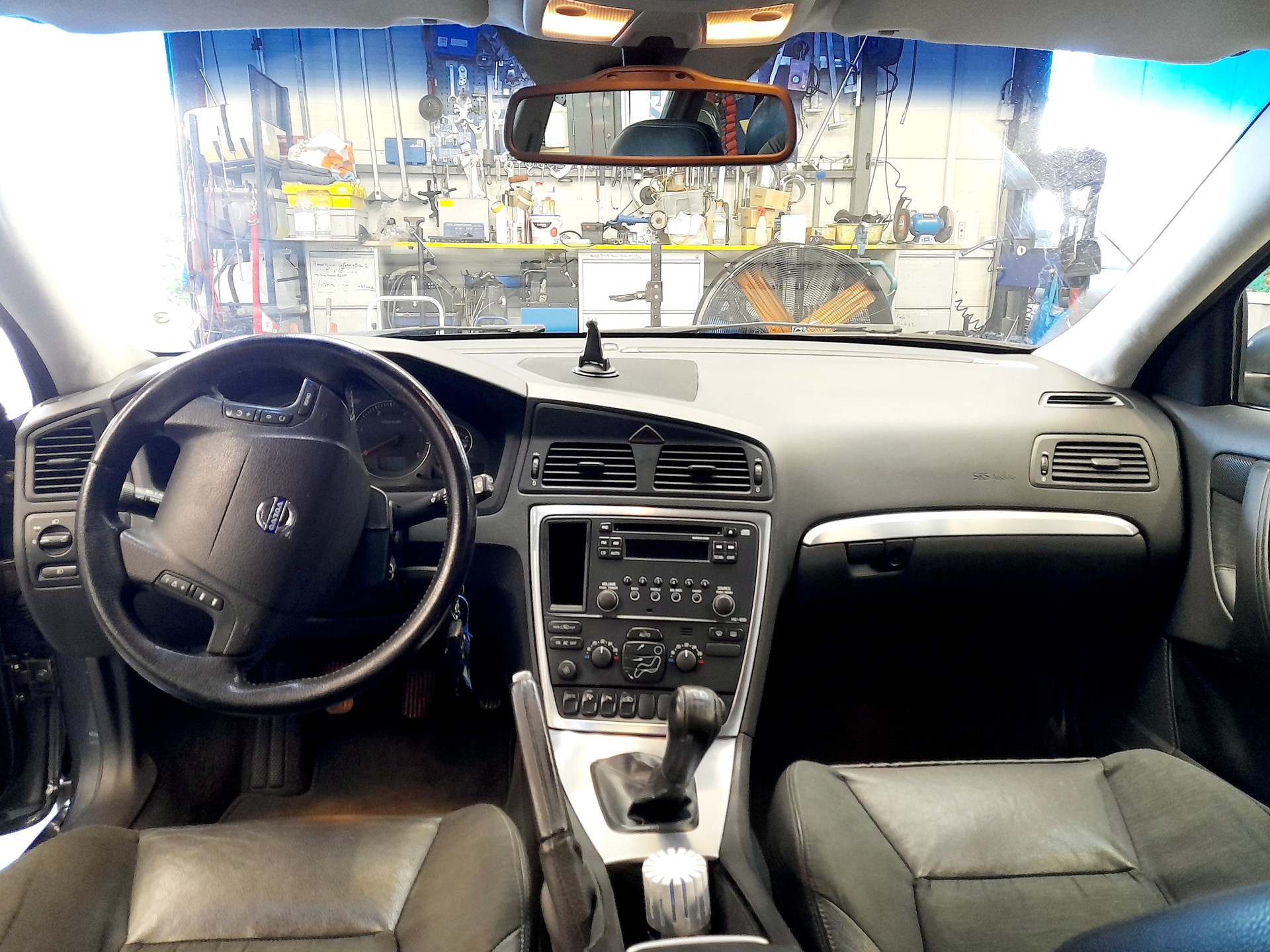 VOLVO V70 2.4D (D5) AWD Summum-image-7