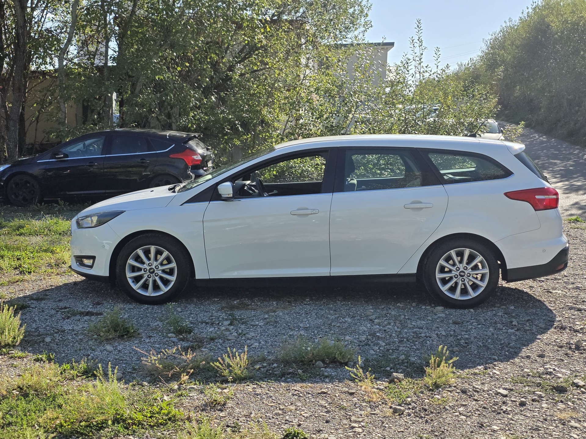 FORD Focus 1.0 SCTi Black Edition-image-2