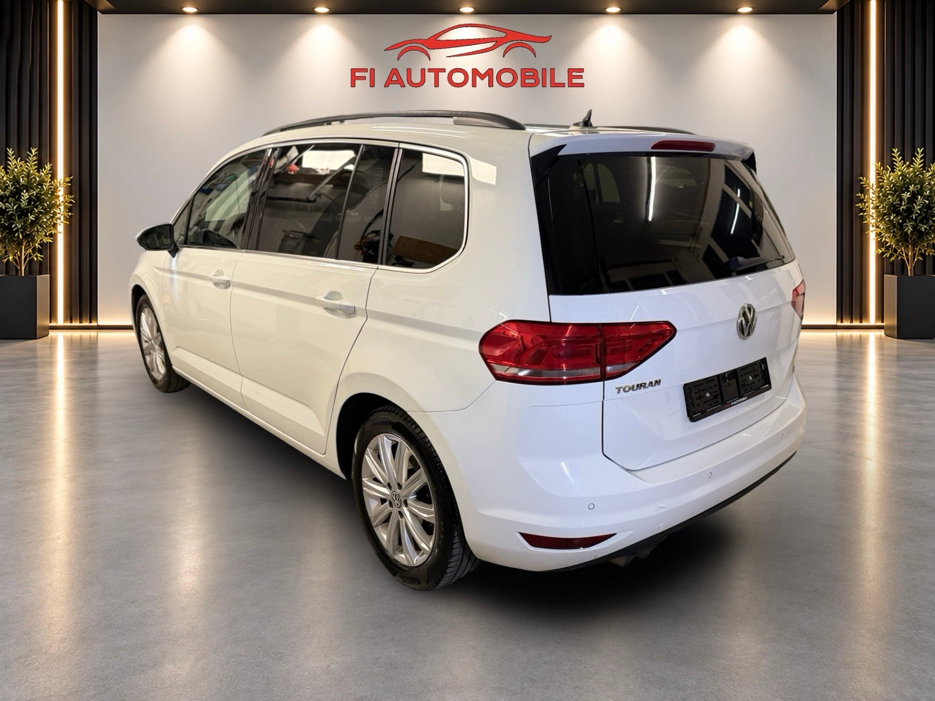 VW Touran 2.0 TDI BlueMotion Technology Highline DSG-image-1