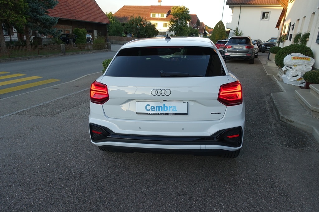 AUDI Q2 40 TFSI S line quattro S-tronic-image-4