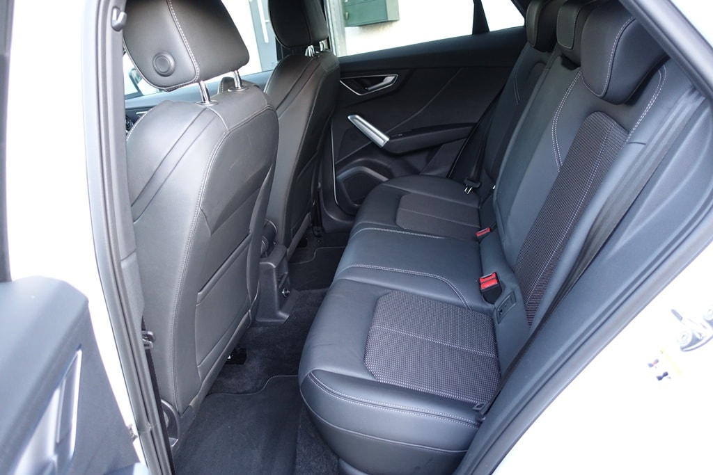 AUDI Q2 40 TFSI S line quattro S-tronic-image-11