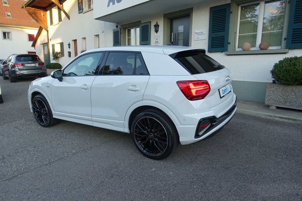 AUDI Q2 40 TFSI S line quattro S-tronic-image-5