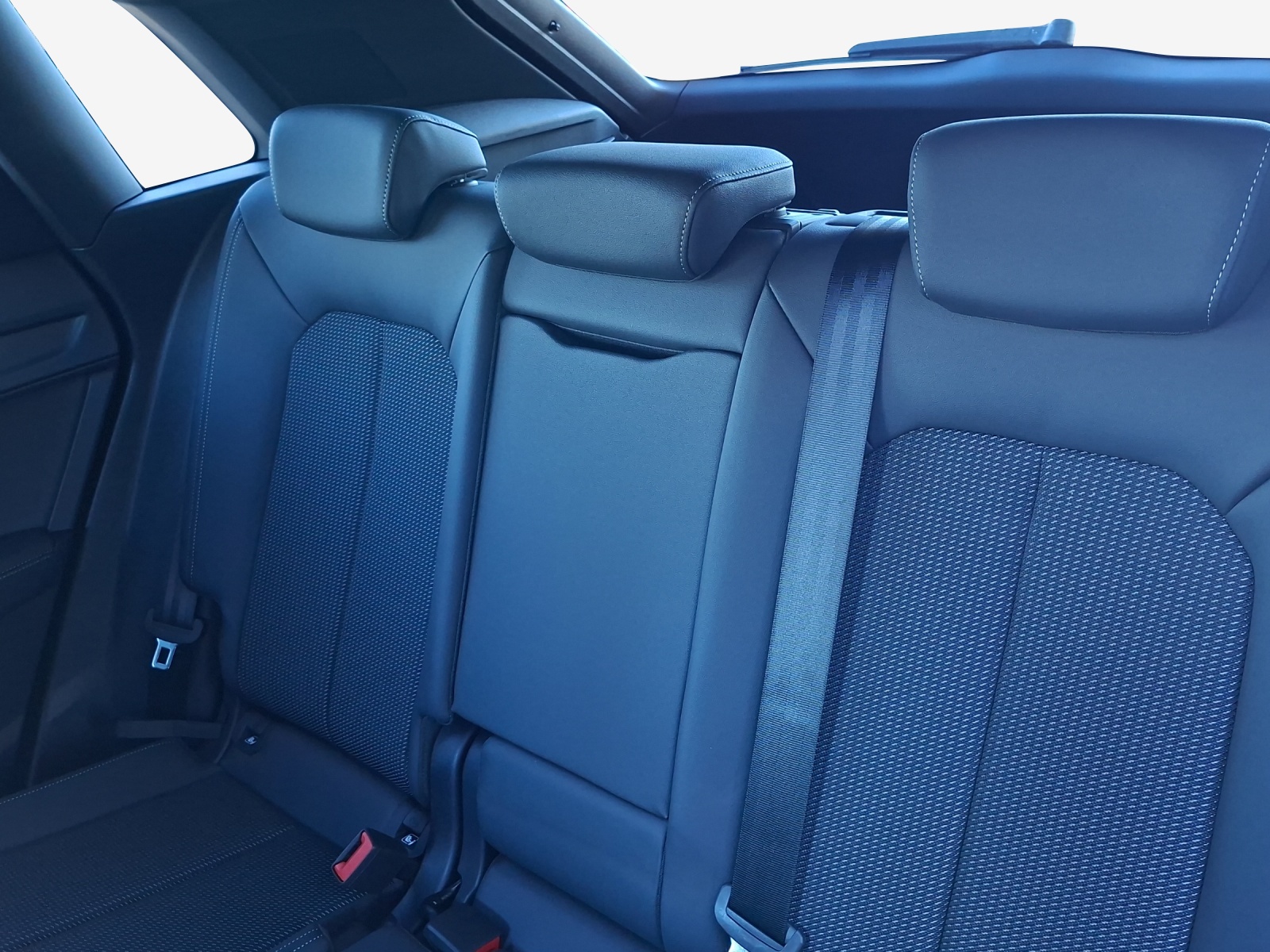 AUDI Q3 35 TFSI S line Attraction S-tronic-image-11
