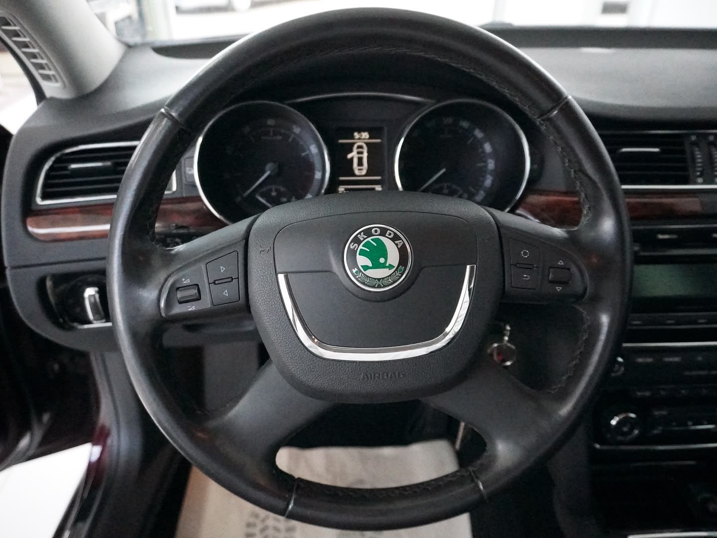 SKODA Superb 1.8 TSI Elegance DSG-image-7