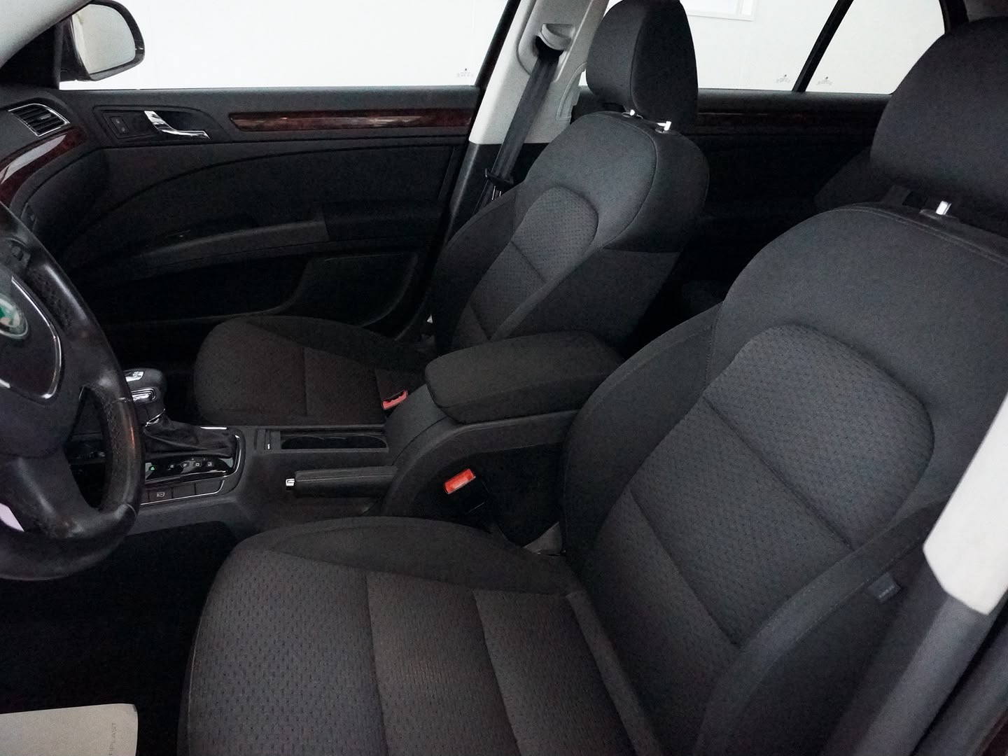 SKODA Superb 1.8 TSI Elegance DSG-image-4