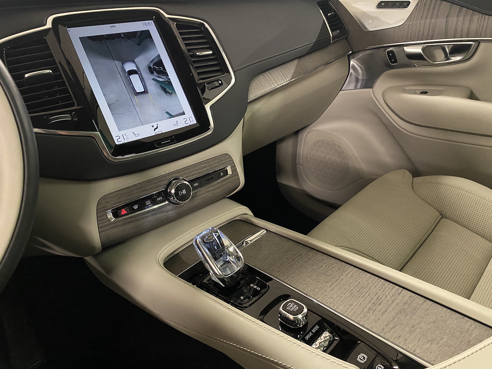 VOLVO XC90 2.0 T8 TE Inscription 7P. eAWD-image-13