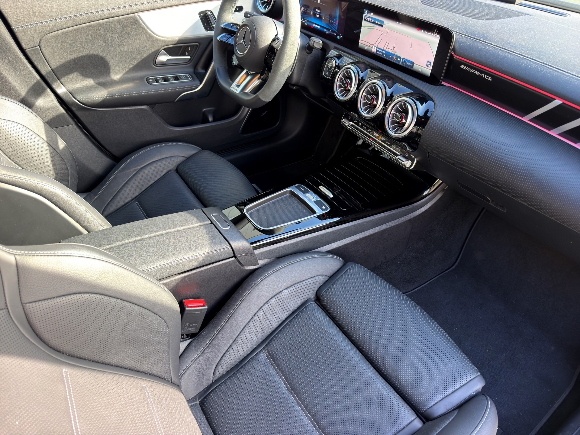 MERCEDES-BENZ CLA 45 S AMG 4Matic+ 8G-DCT-image-24