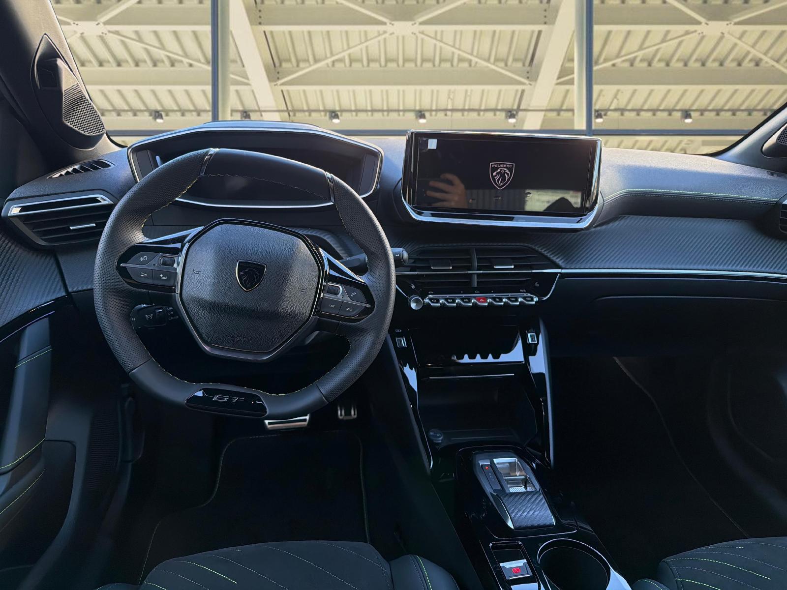 PEUGEOT 208 1.2 Hybrid 145 GT Exclusive-image-10