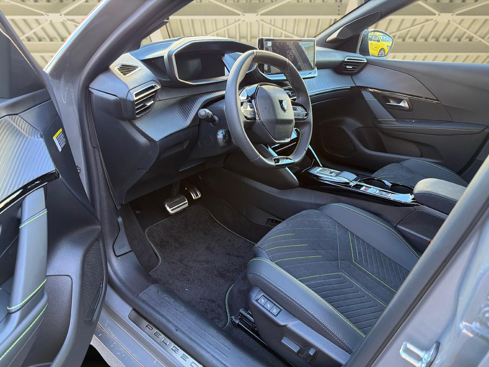 PEUGEOT 208 1.2 Hybrid 145 GT Exclusive-image-9