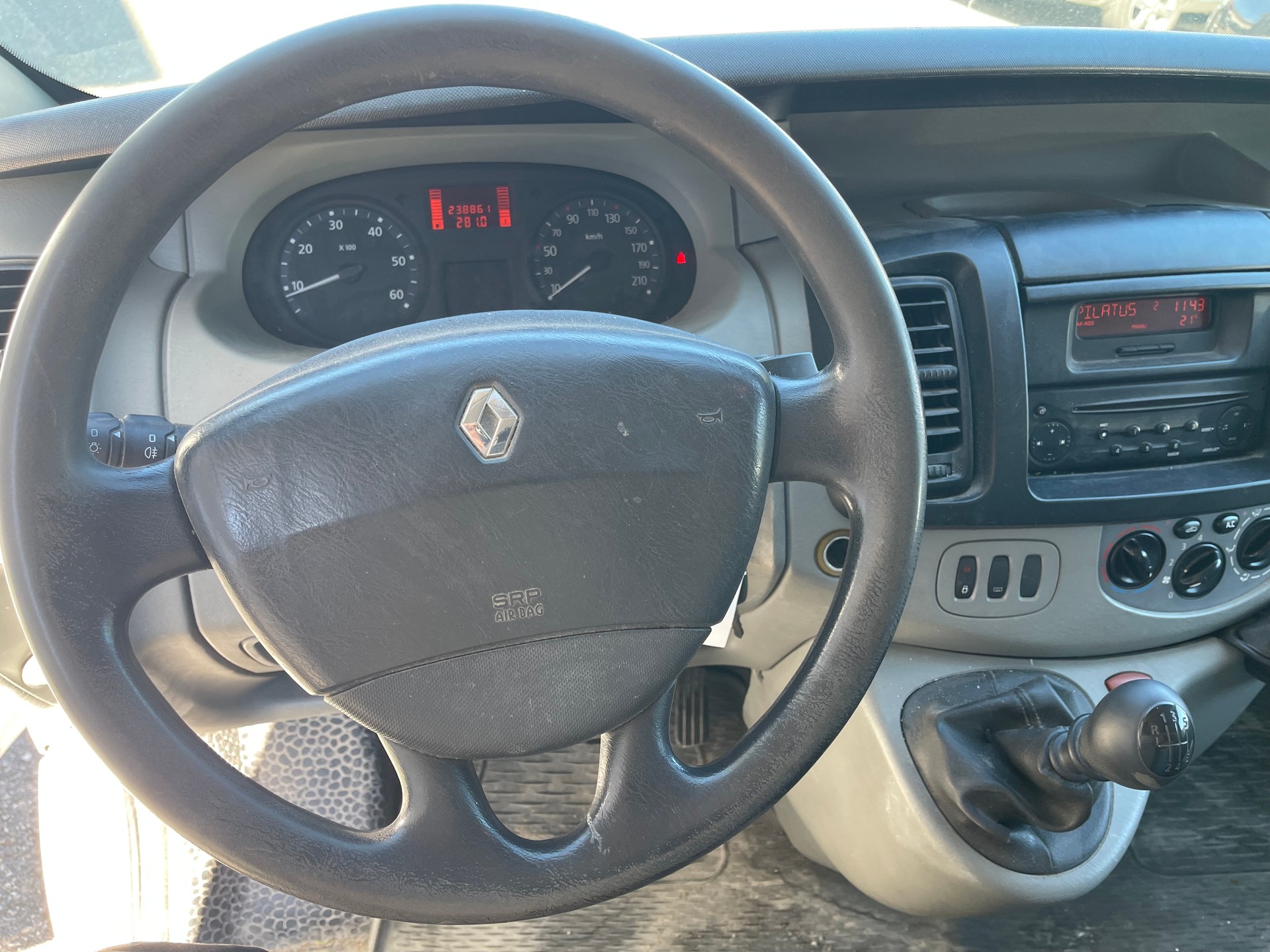 RENAULT Trafic 2.0 dCi 115 2.9t L2H1-image-10