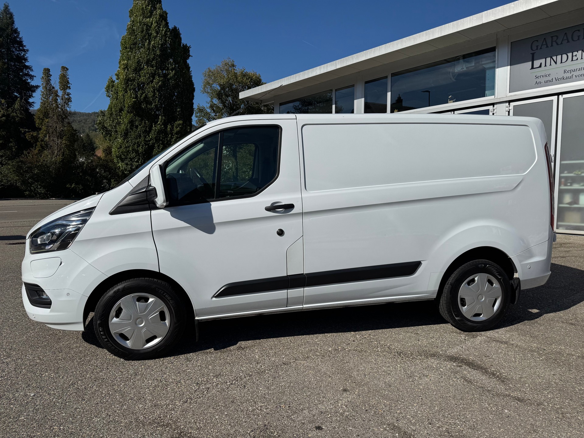 FORD Transit Custom Van 1.0 Eco Boost 340 L1H1 Trend PHEV-image-2
