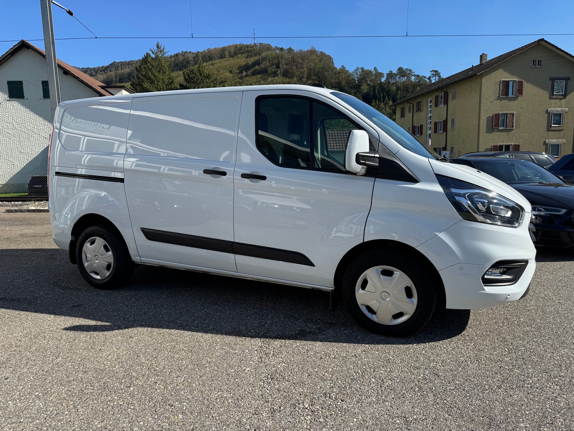 FORD Transit Custom Van 1.0 Eco Boost 340 L1H1 Trend PHEV-image-8