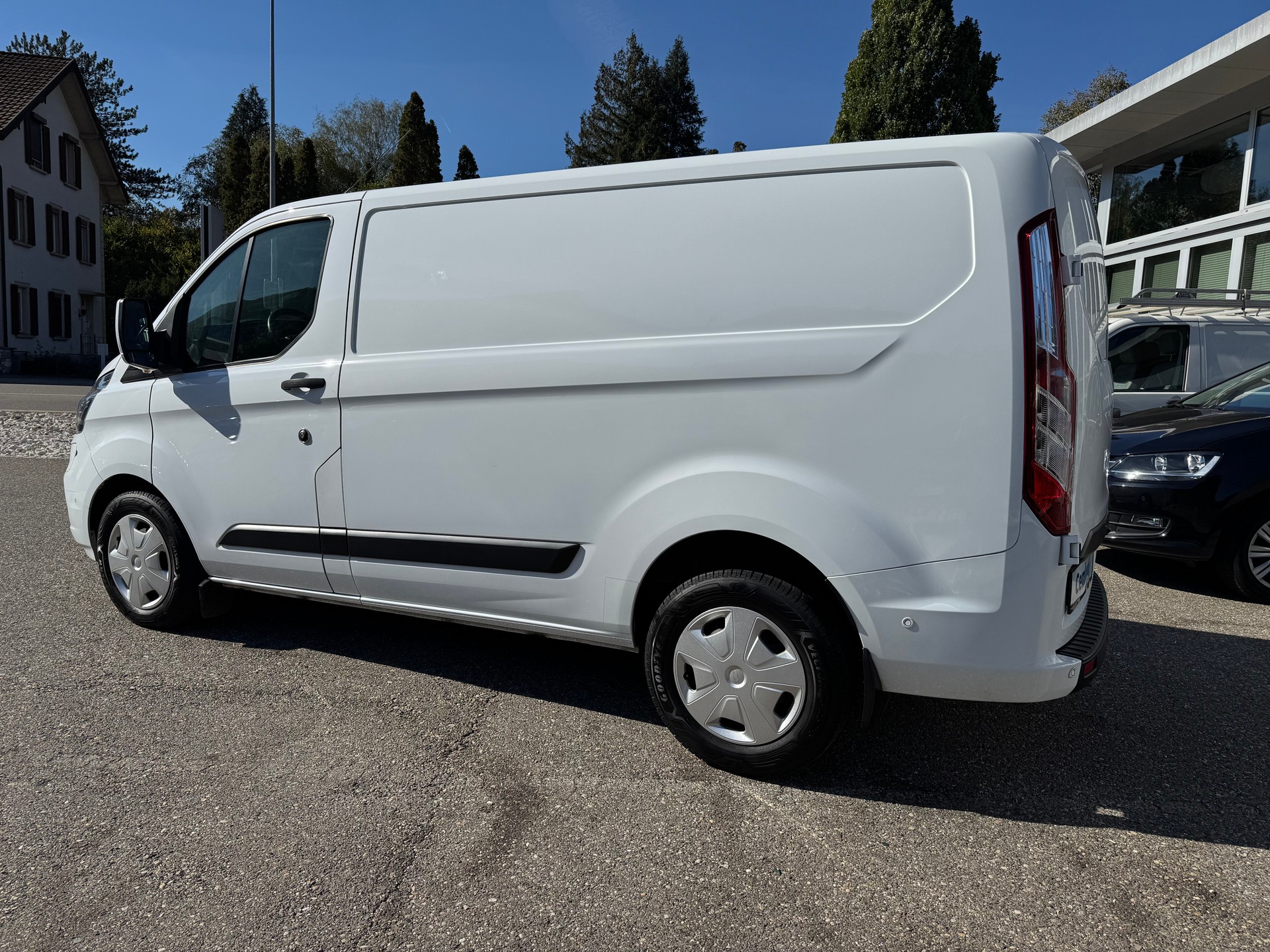 FORD Transit Custom Van 1.0 Eco Boost 340 L1H1 Trend PHEV-image-4